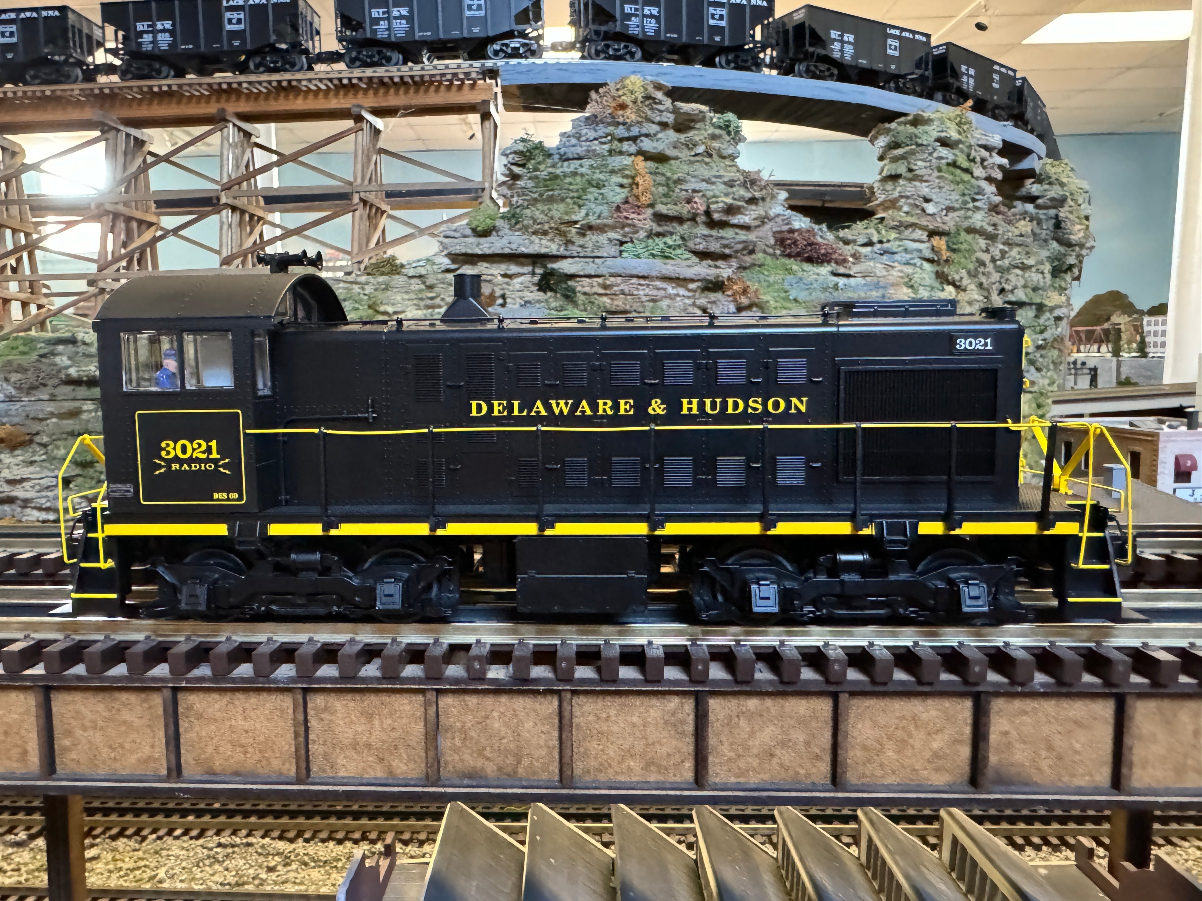 Lionel 2433910 - Legacy ALCo S2 Diesel Locomotive "Delaware & Hudson" #3021 - Custom Run for MrMuffin'sTrains