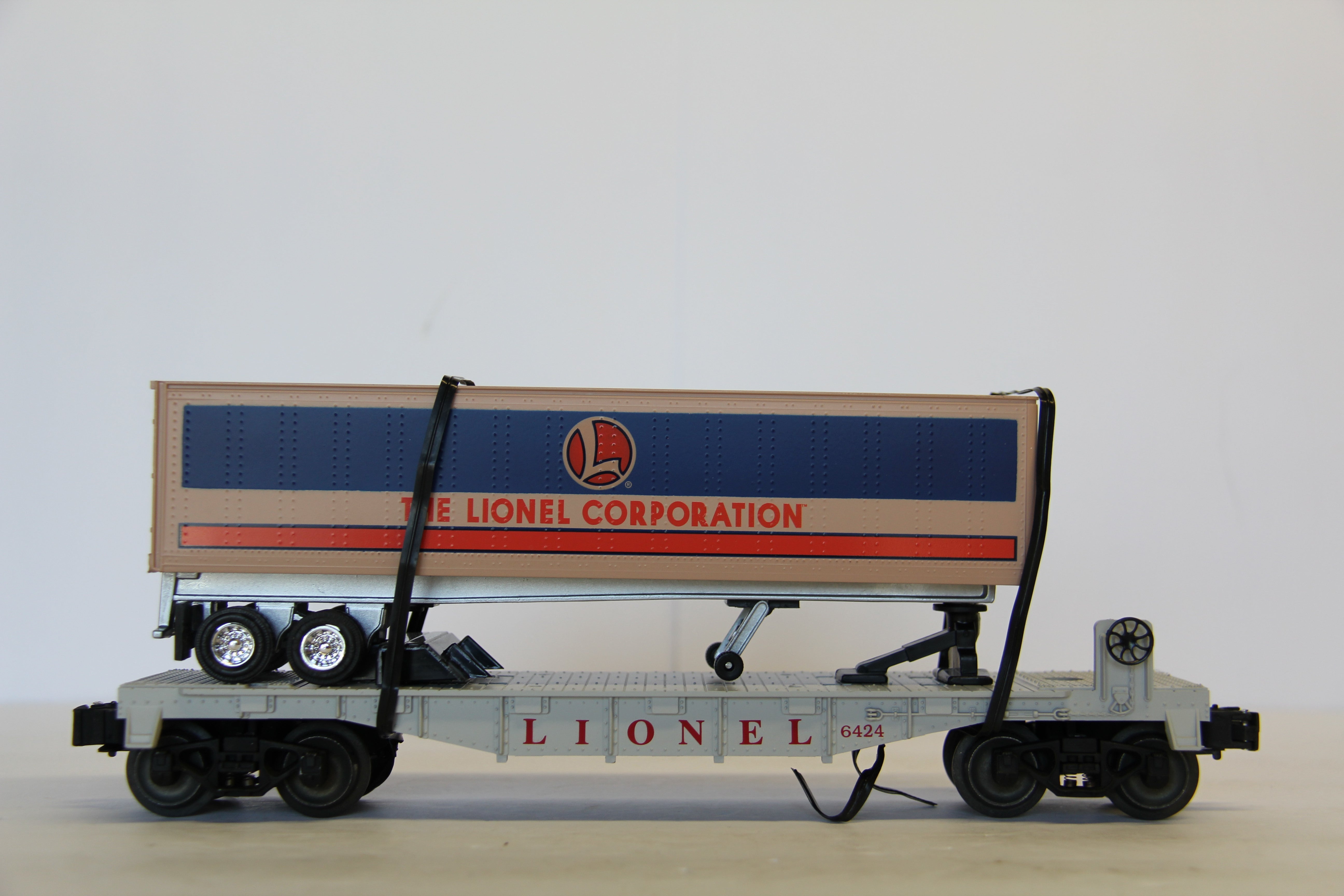Lionel 6-16924 -6424 Lionel Corporation Trailer on Flatcar-Second hand-M7061