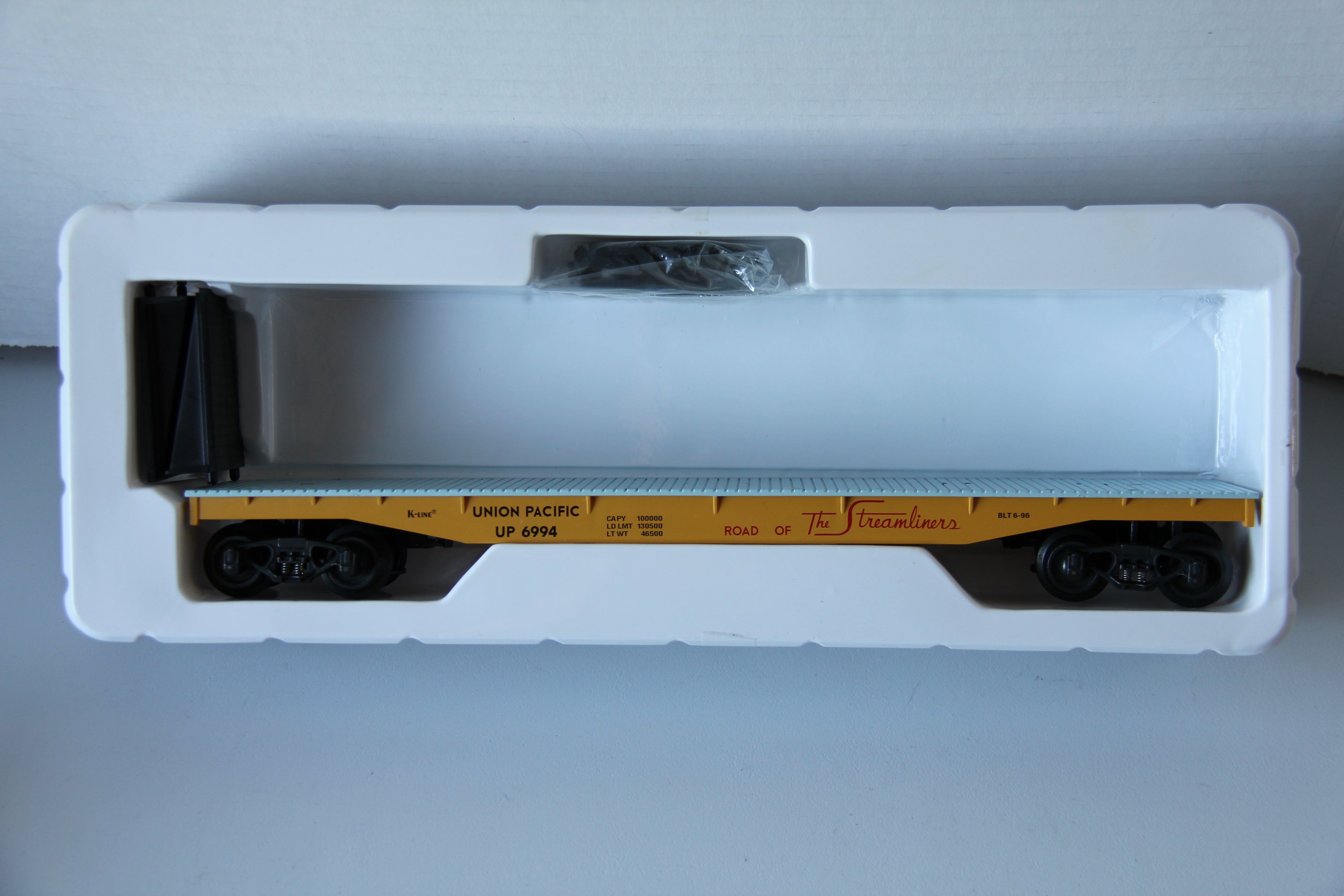 K-Line K-6994 Union Pacific CLASSIC Flat Car w/ Stakes & Bulkheads-Second hand-M2686