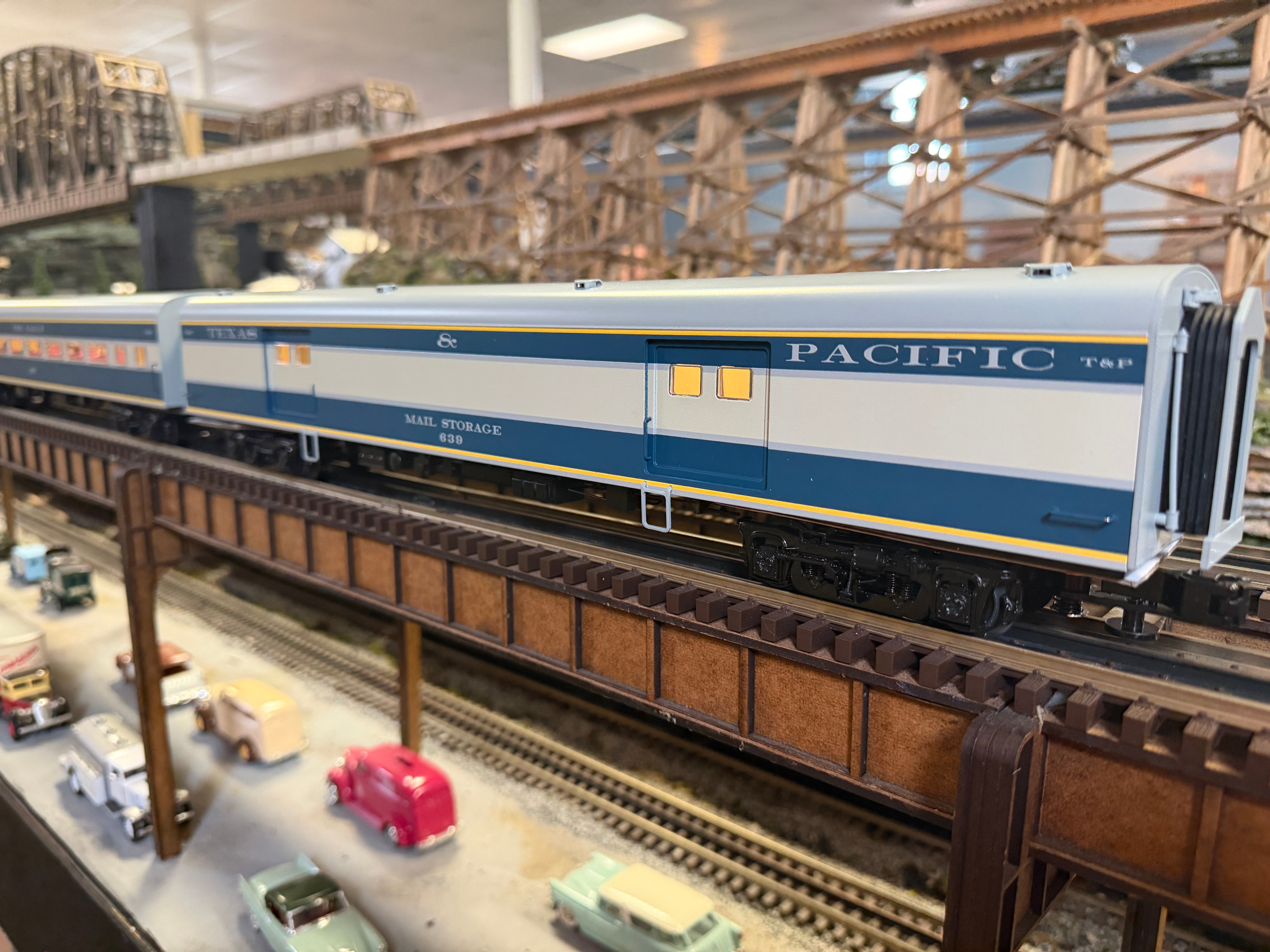 Lionel 2627160 - 18" Aluminum Passenger Car Set "Texas & Pacific" (4-Car)