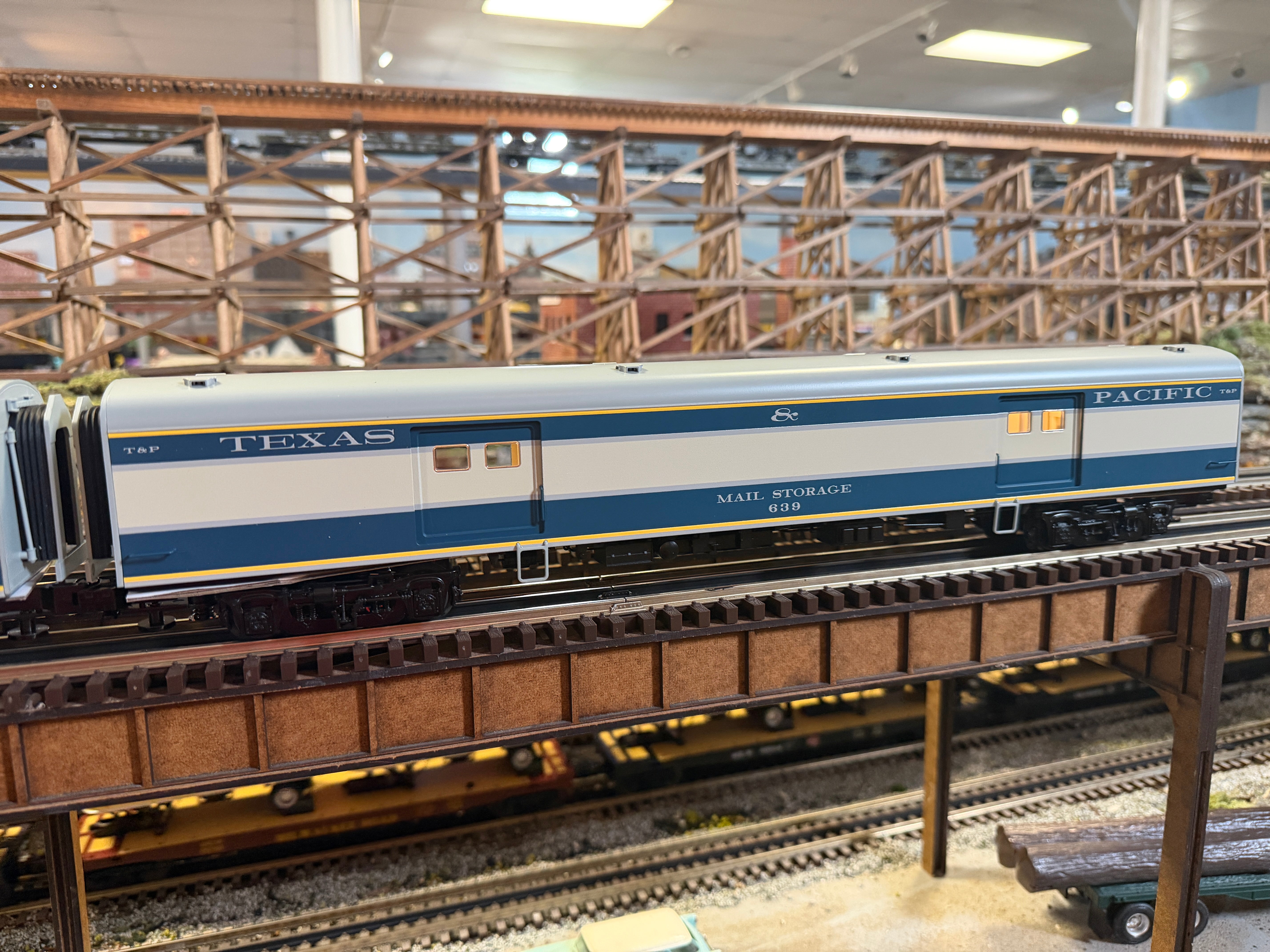 Lionel 2627160 - 18" Aluminum Passenger Car Set "Texas & Pacific" (4-Car)