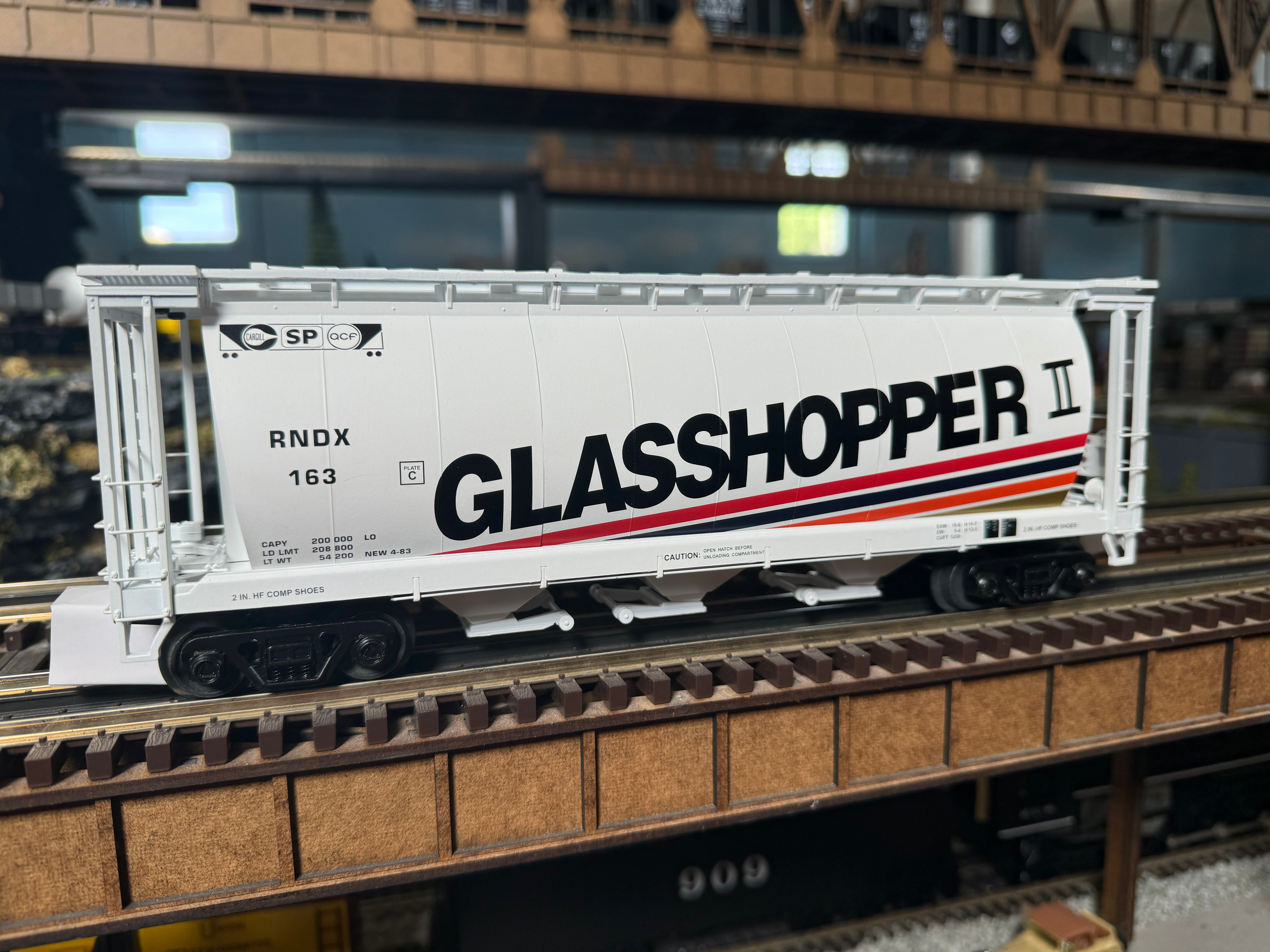 MTH 20-96821 - 3-Bay Cylindrical Hopper Car "Glasshopper"