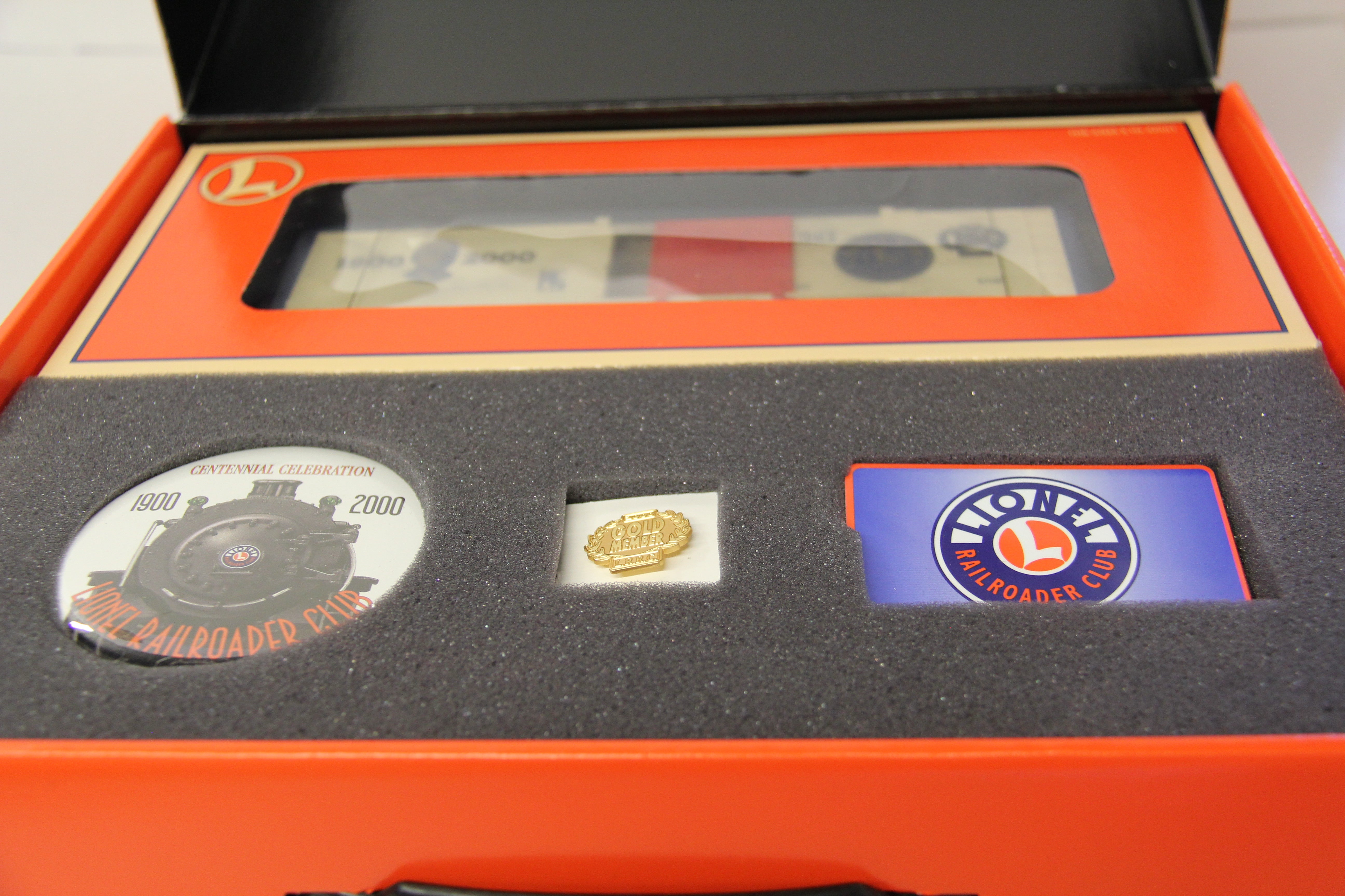 Lionel 6-19991 Railroader Club Gold Member 1900-2000 Centennial Set-Second hand-M7064