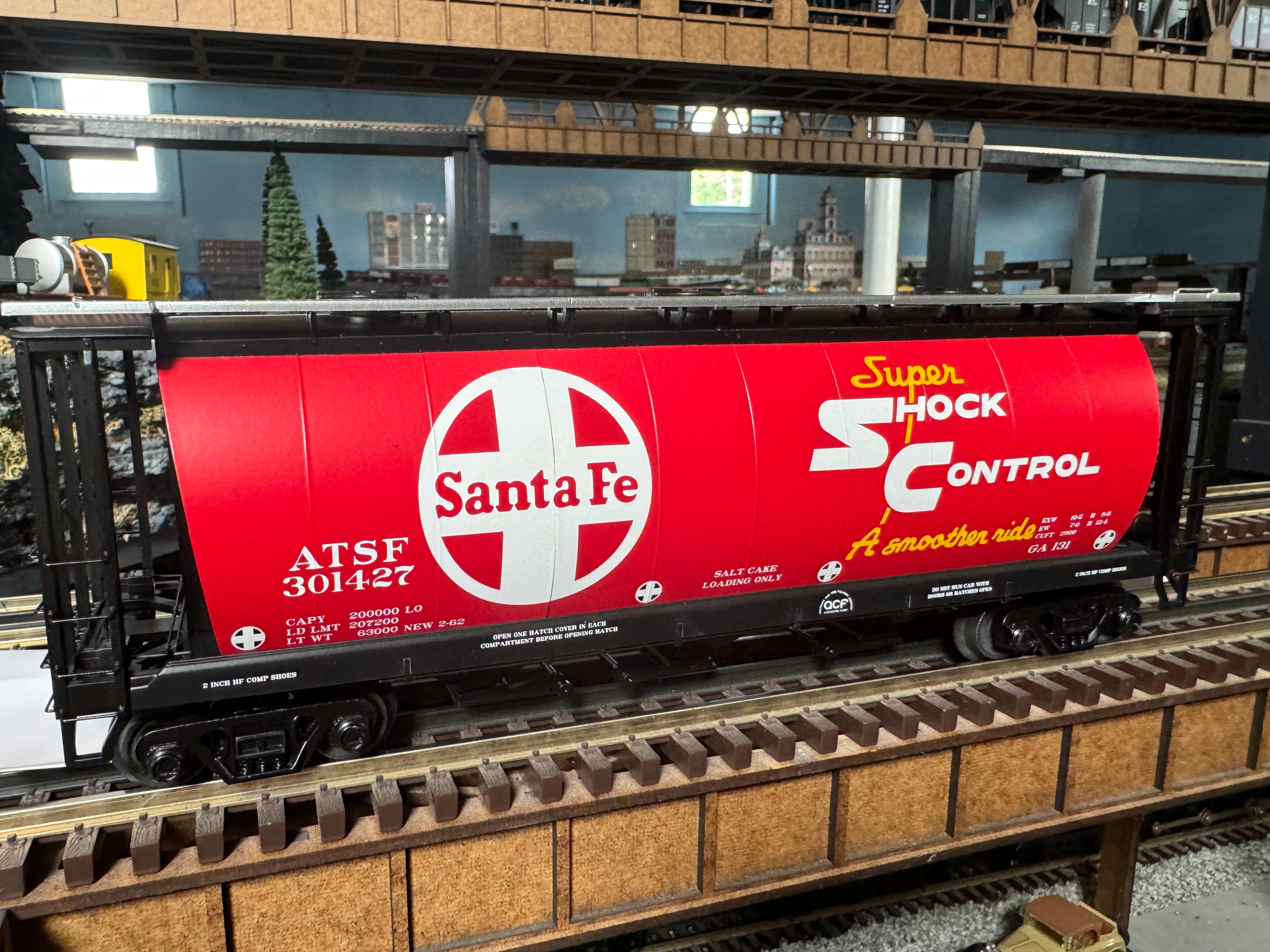 MTH 20-96823 - 3-Bay Cylindrical Hopper Car "Santa Fe"