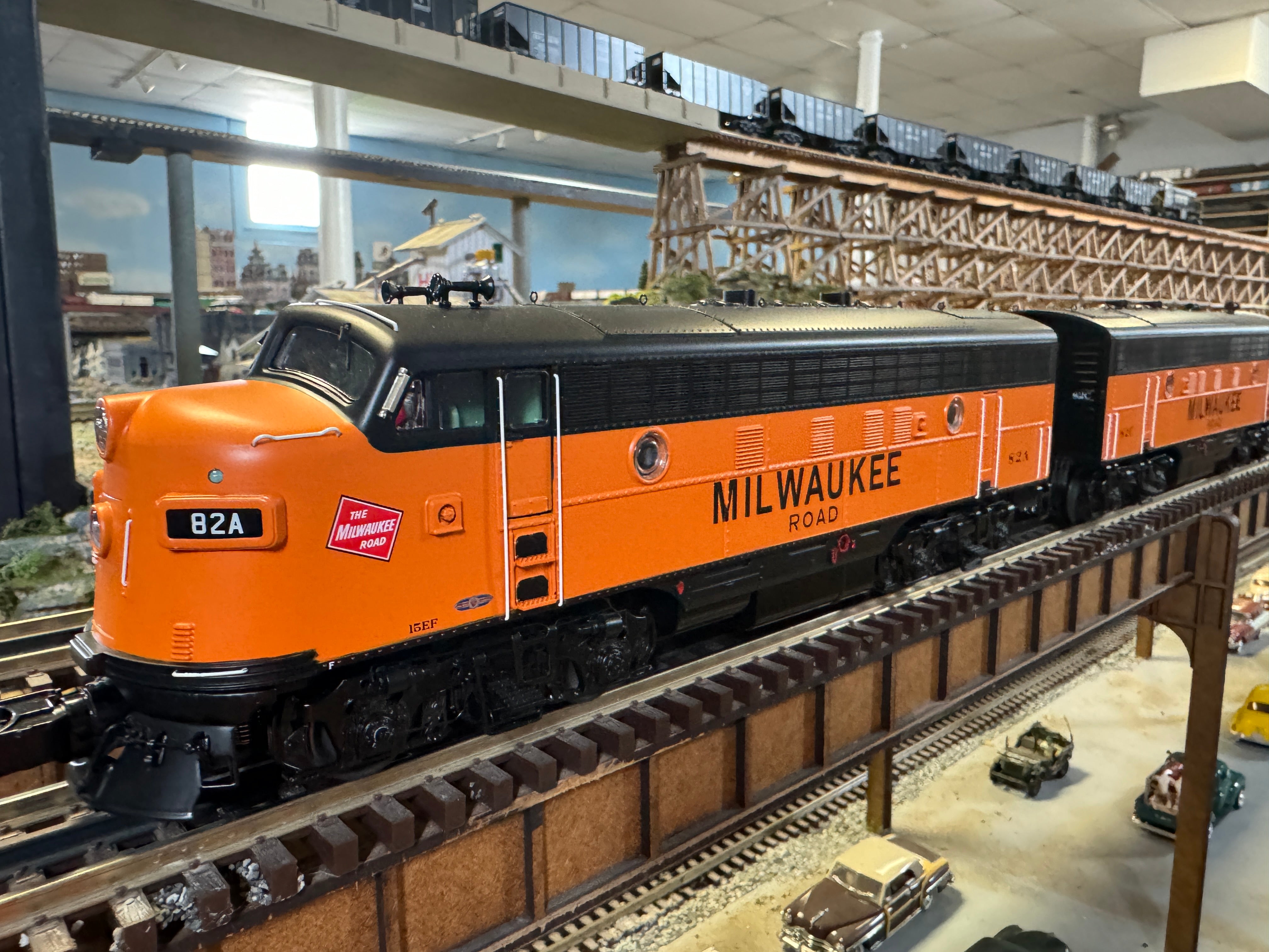 MTH 20-21825-1 - F-7 A Unit Diesel Engine "Milwaukee Road" #82A w/ PS3 (Hi-Rail Wheels) - Custom Run for MrMuffin'sTrains