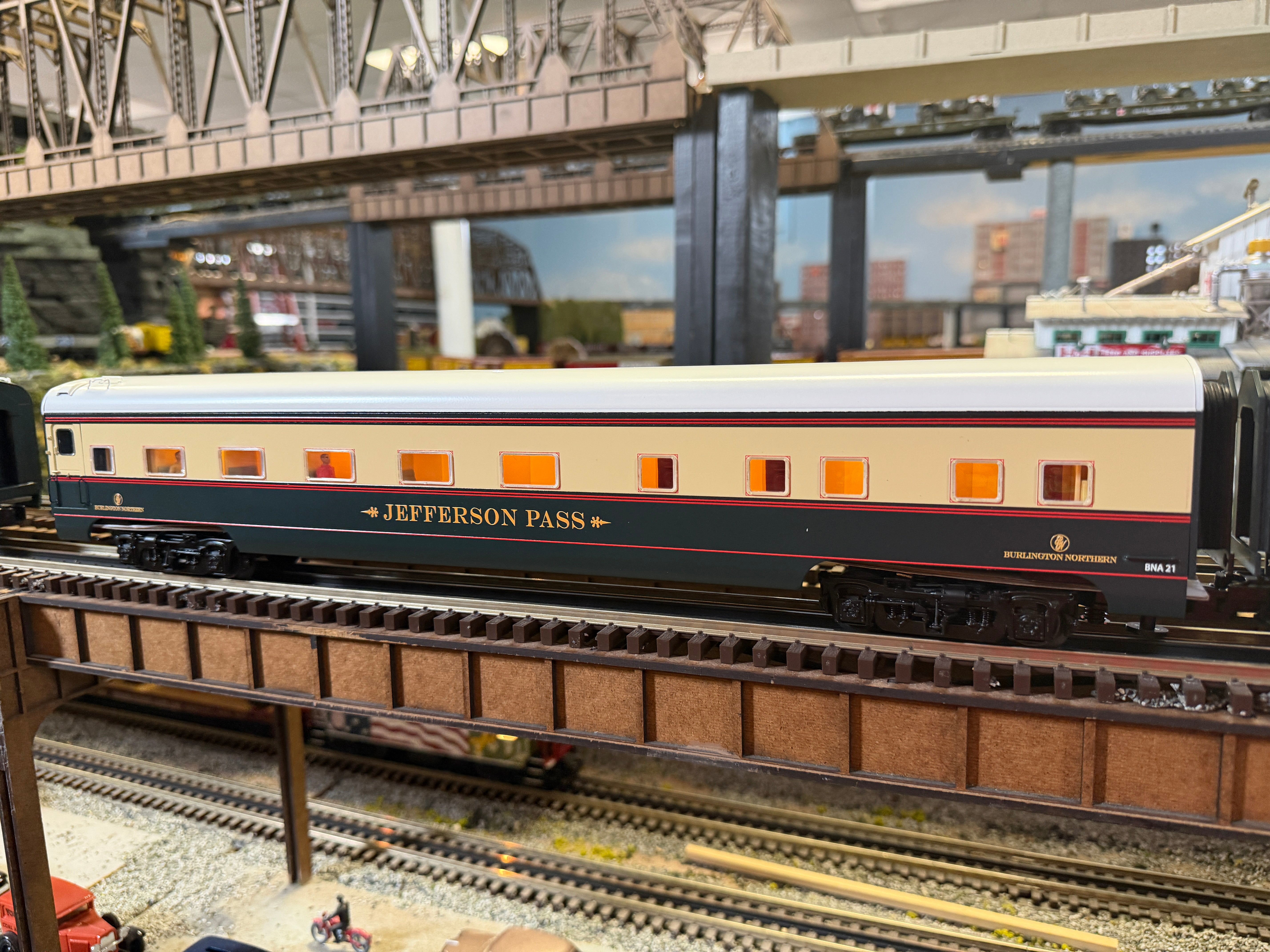 Lionel 2627260 - 18" Aluminum Passenger Car "Burlington Northern" (4-Car)