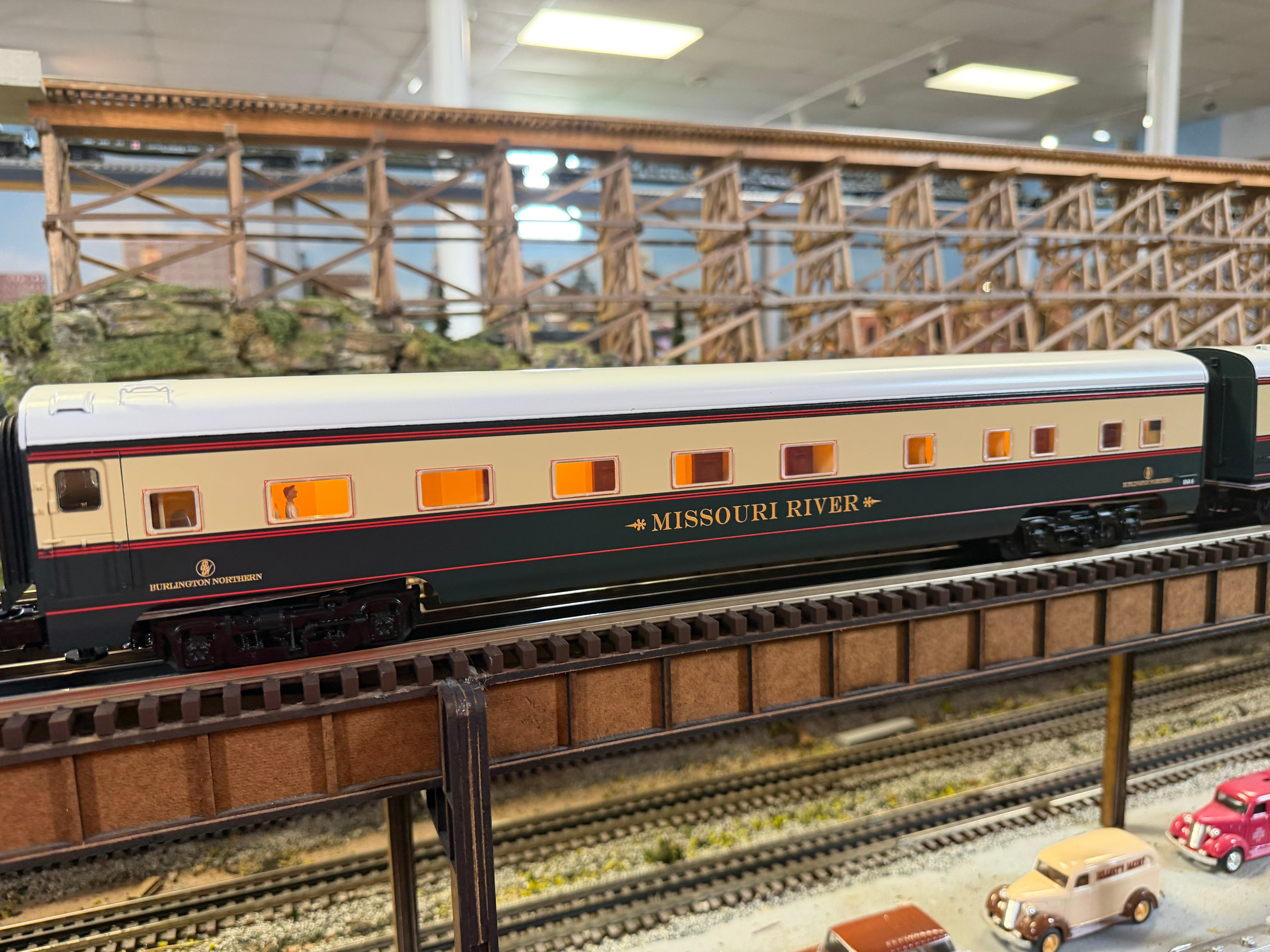 Lionel 2627260 - 18" Aluminum Passenger Car "Burlington Northern" (4-Car)