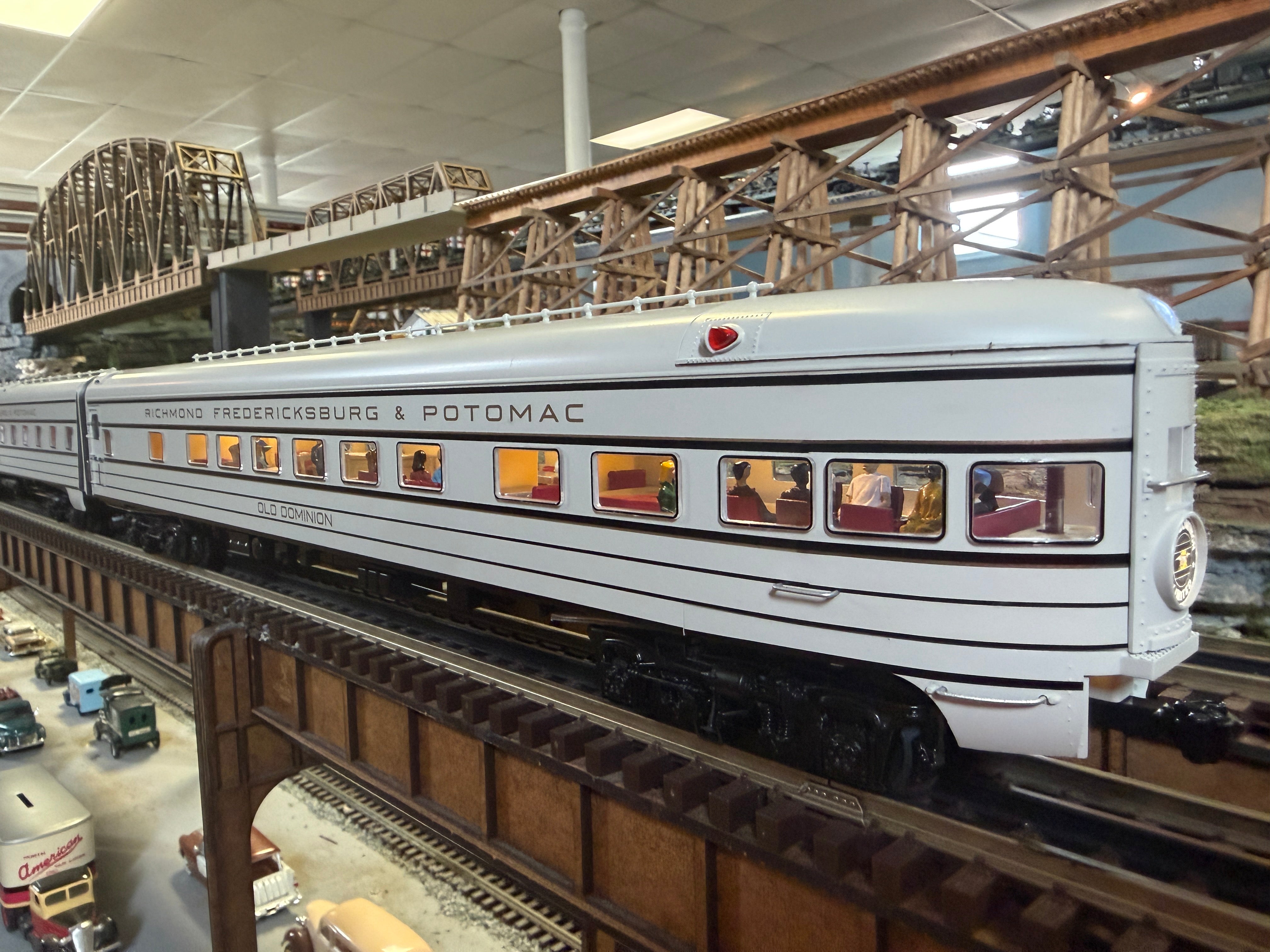 Lionel 2627330 - 18" Aluminum Passenger Car "Richmond, Fredericksburg & Potomac" (2-Car)