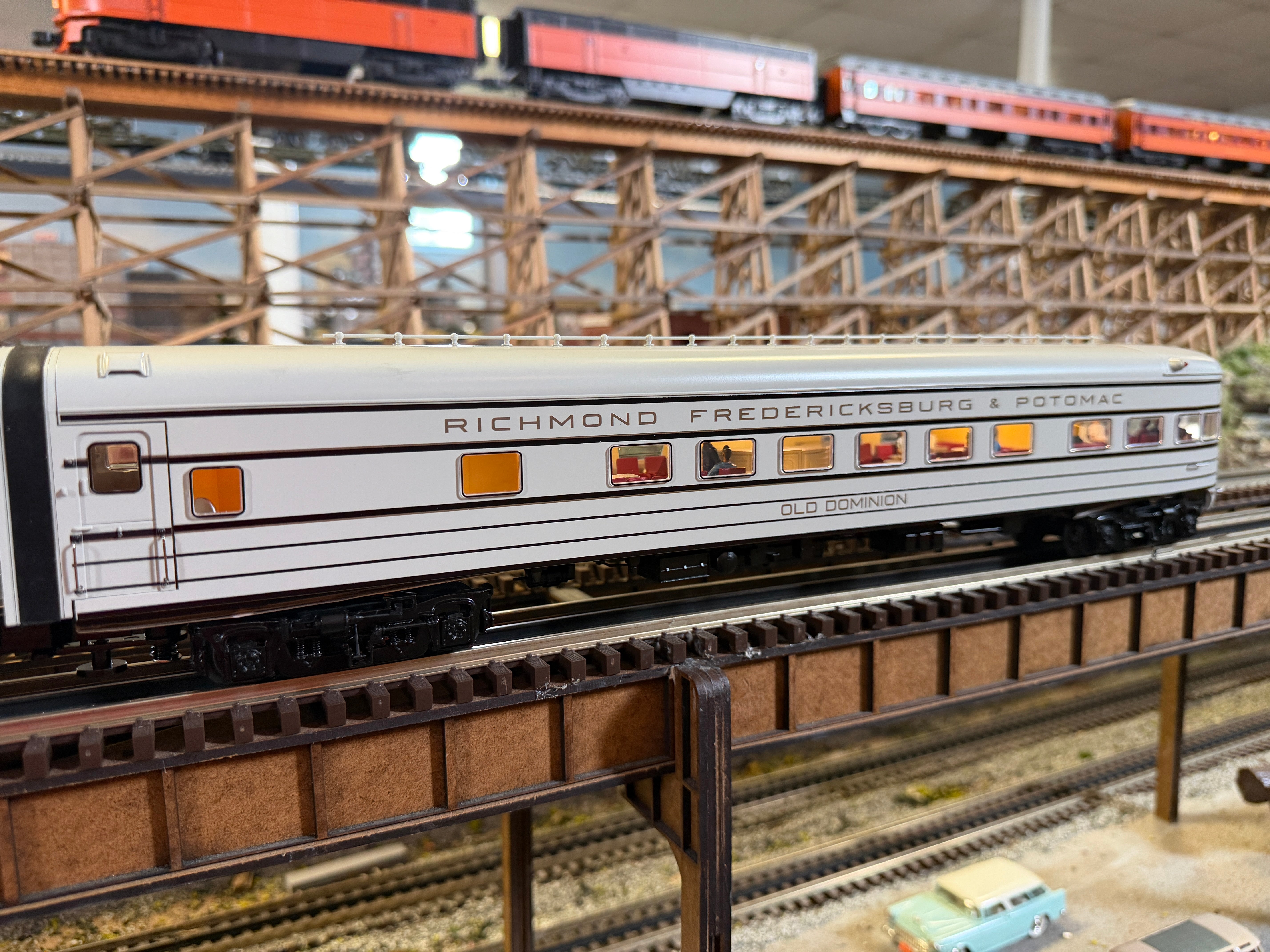 Lionel 2627330 - 18" Aluminum Passenger Car "Richmond, Fredericksburg & Potomac" (2-Car)