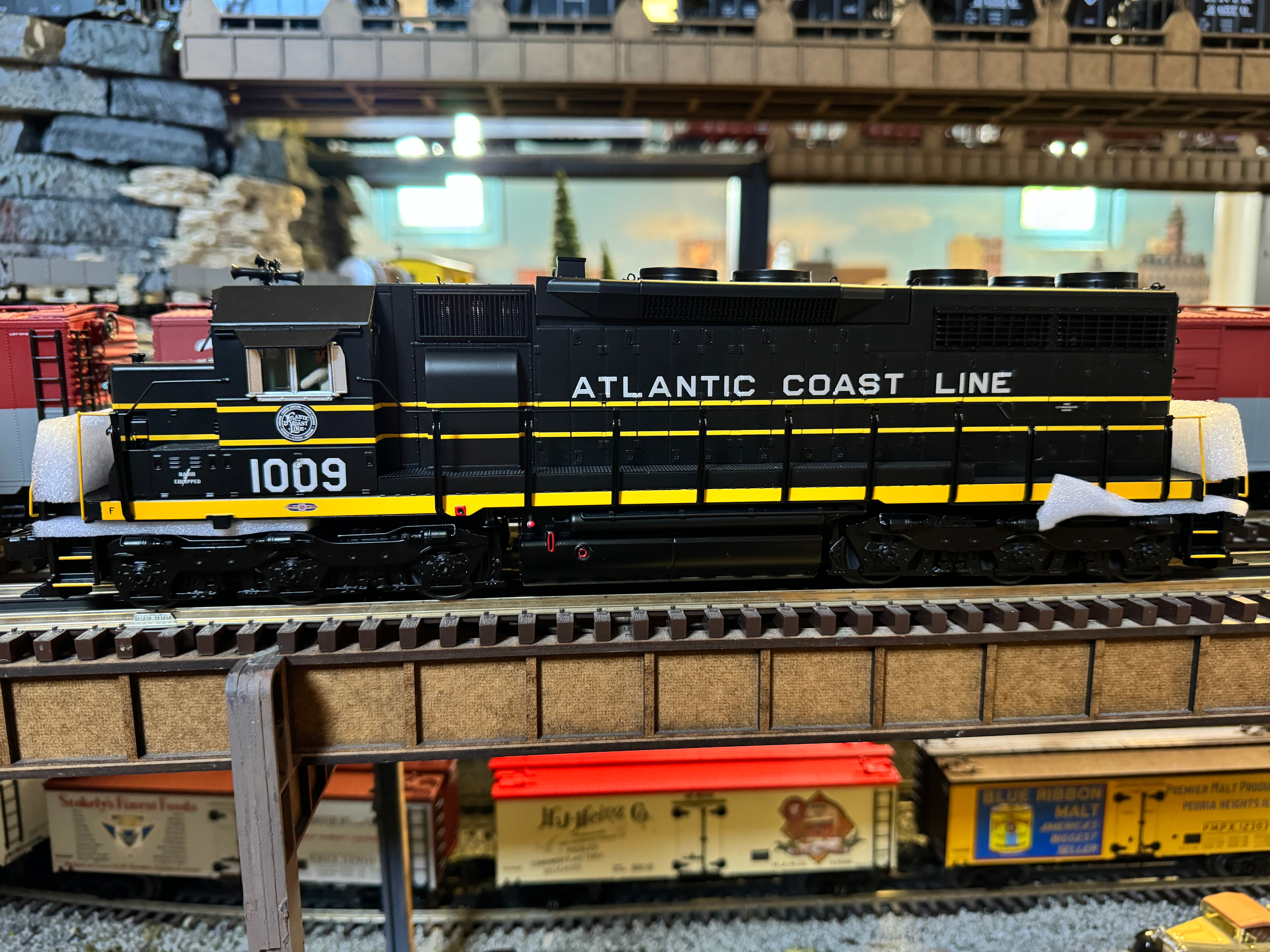 MTH 20-21756-1 - SD-35 Diesel Engine "Atlantic Coast Line" #1002 w/ PS3 (Hi-Rail Wheels)