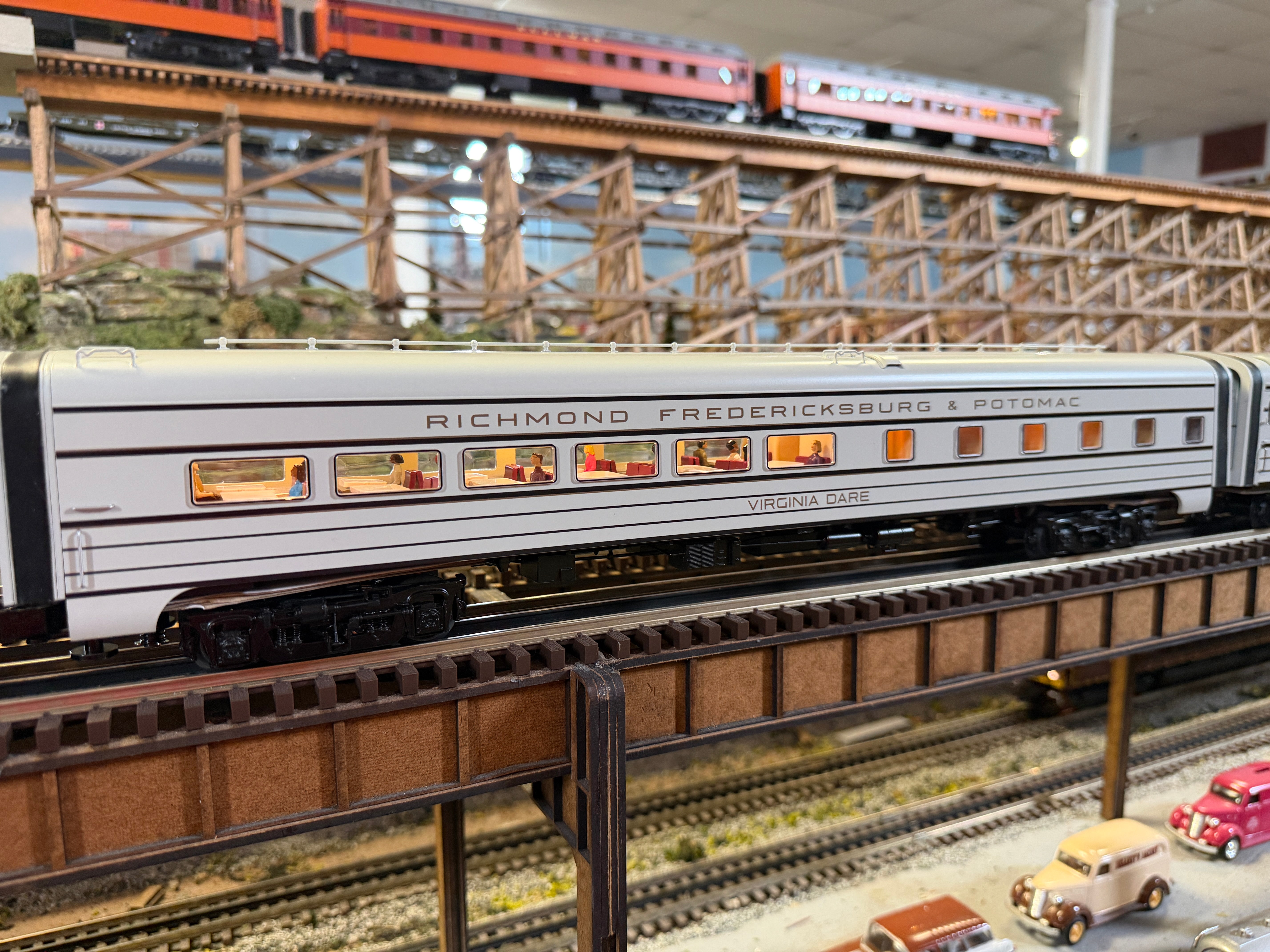 Lionel 2627340 - 18" Aluminum StationSounds Diner "Richmond, Fredericksburg & Potomac"