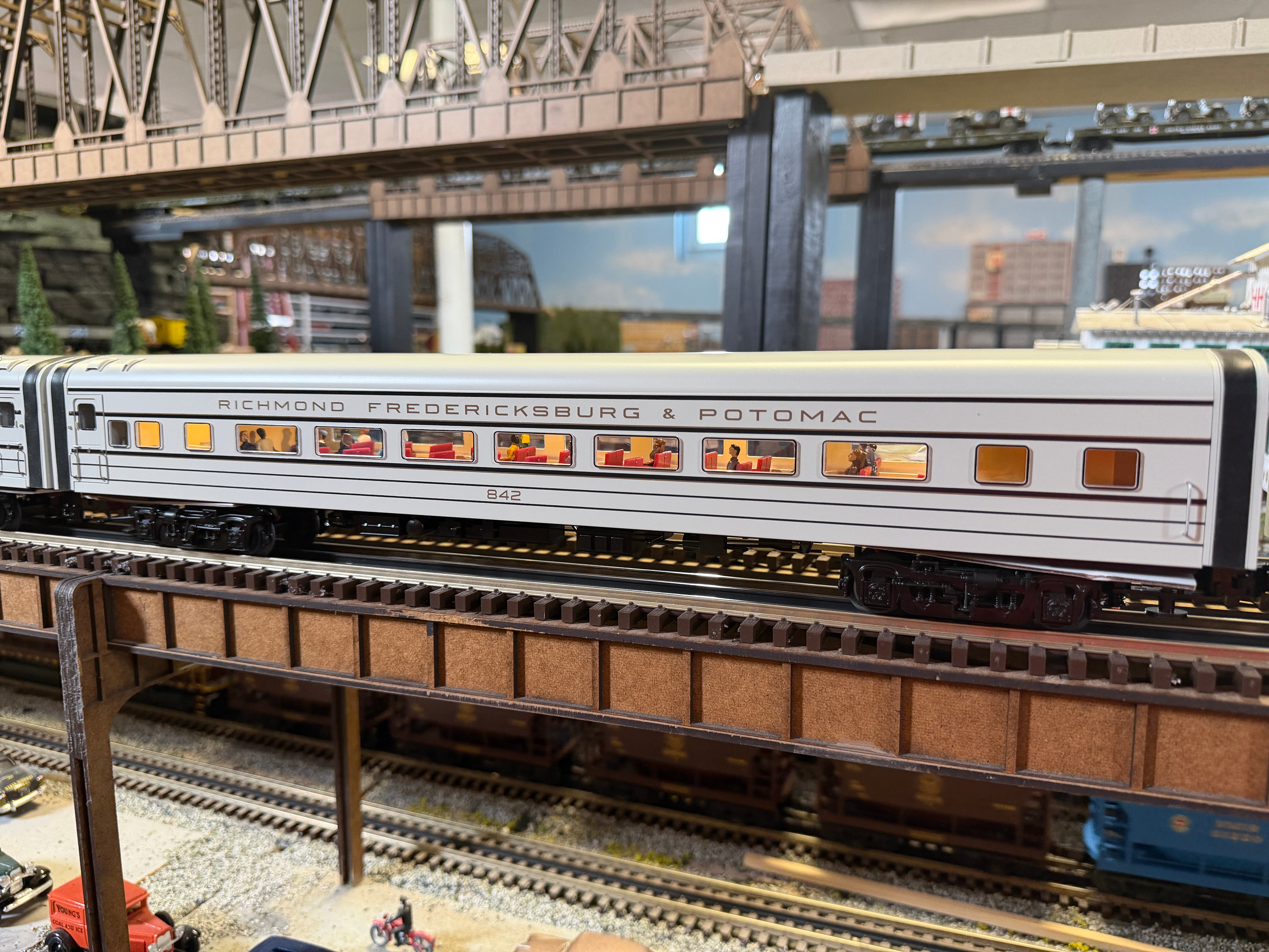 Lionel 2627320 - 18" Aluminum Passenger Car "Richmond, Fredericksburg & Potomac" (4-Car)