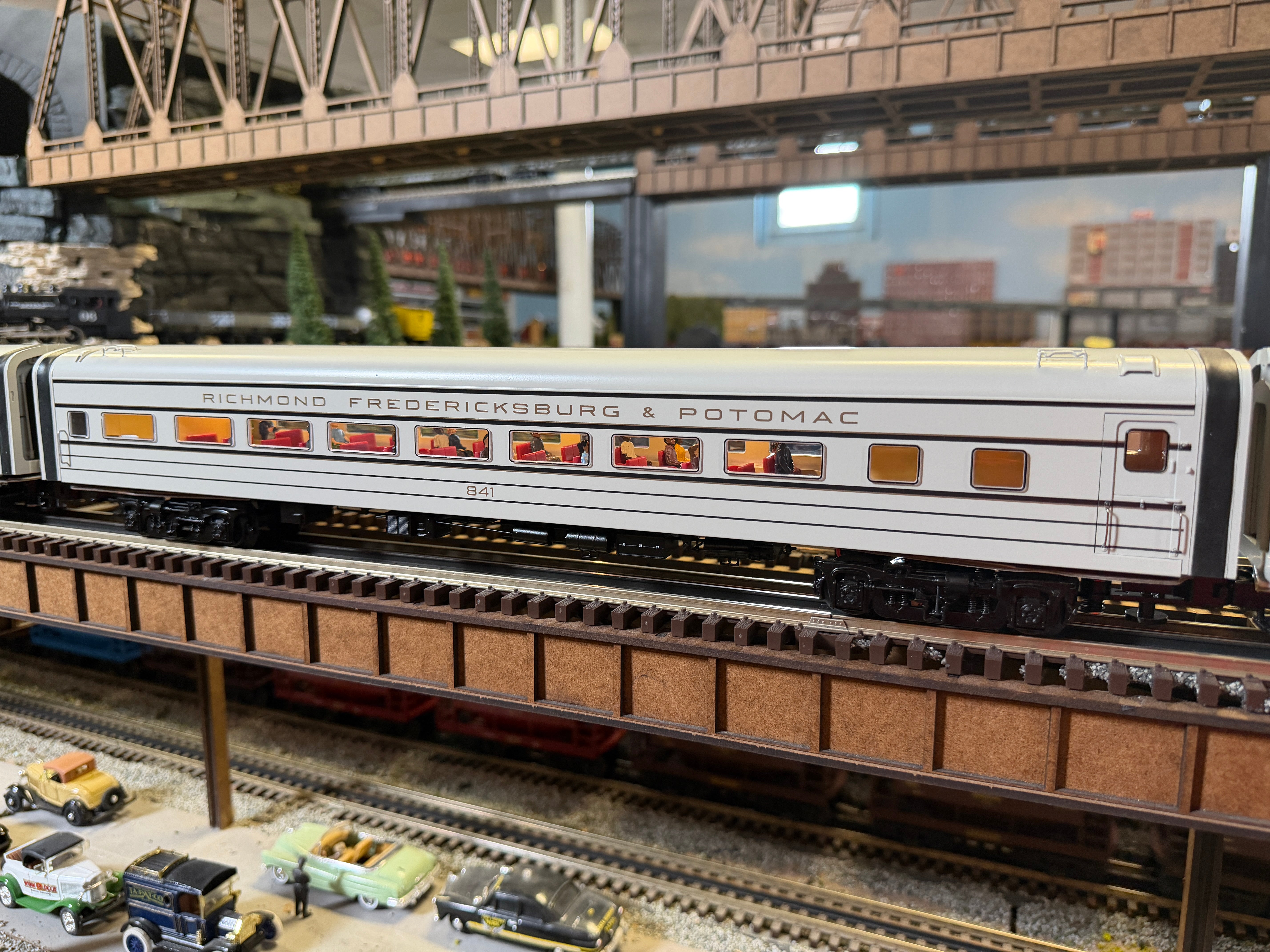 Lionel 2627320 - 18" Aluminum Passenger Car "Richmond, Fredericksburg & Potomac" (4-Car)