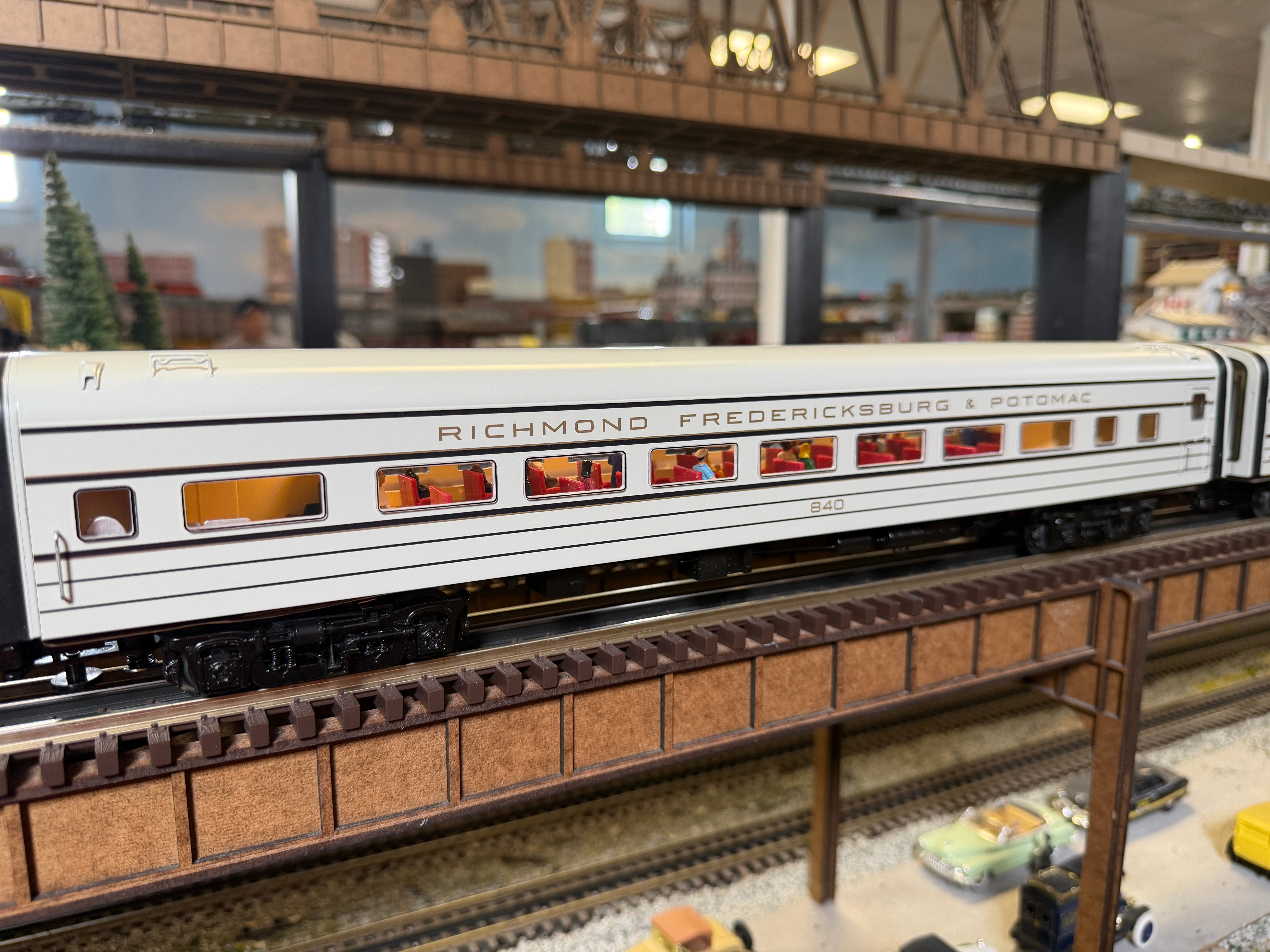 Lionel 2627320 - 18" Aluminum Passenger Car "Richmond, Fredericksburg & Potomac" (4-Car)