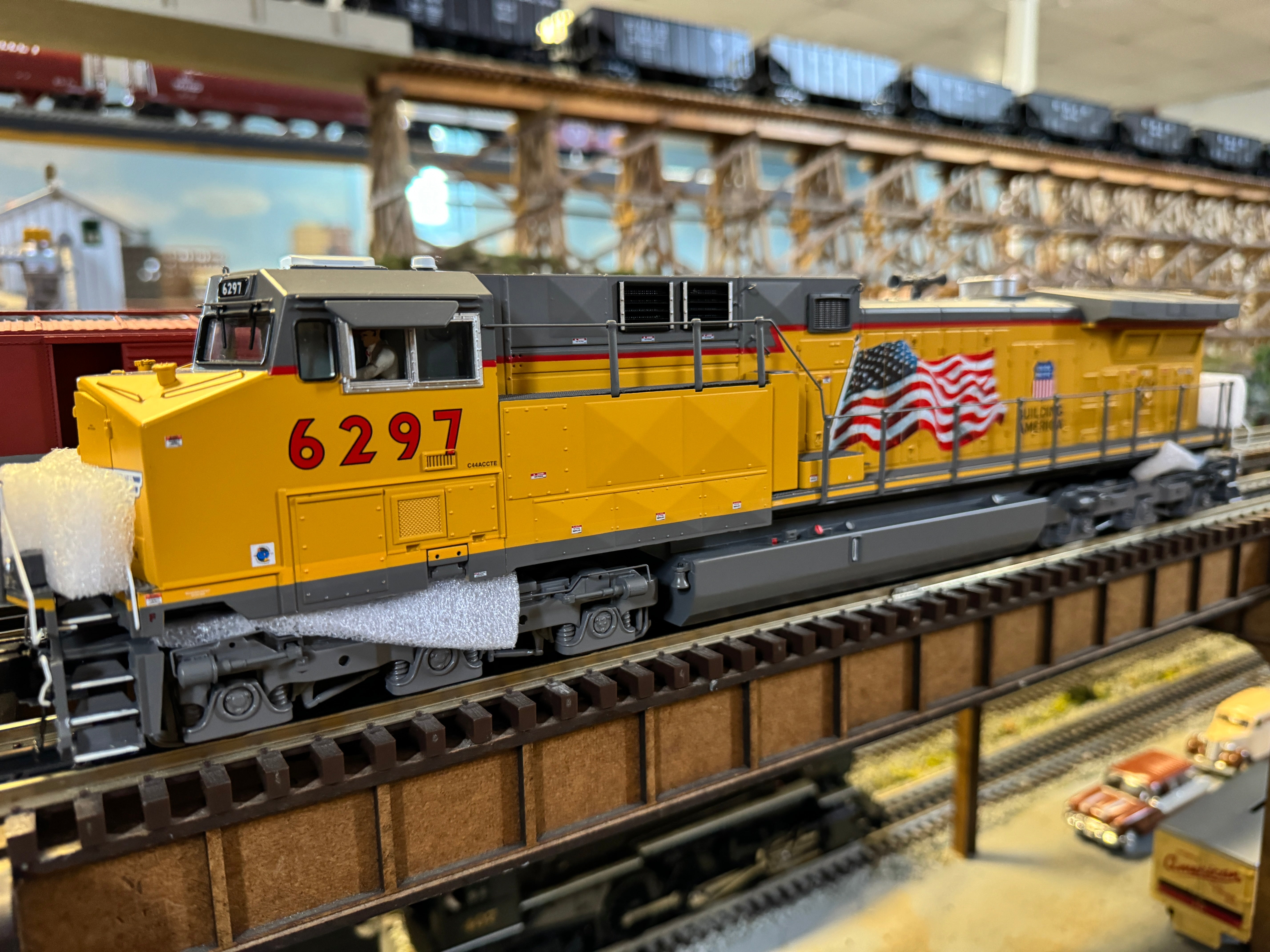 MTH 20-21735-1 - AC4400cw Diesel Engine "Union Pacific" #6297 w/ PS3 (Hi-Rail Wheels)