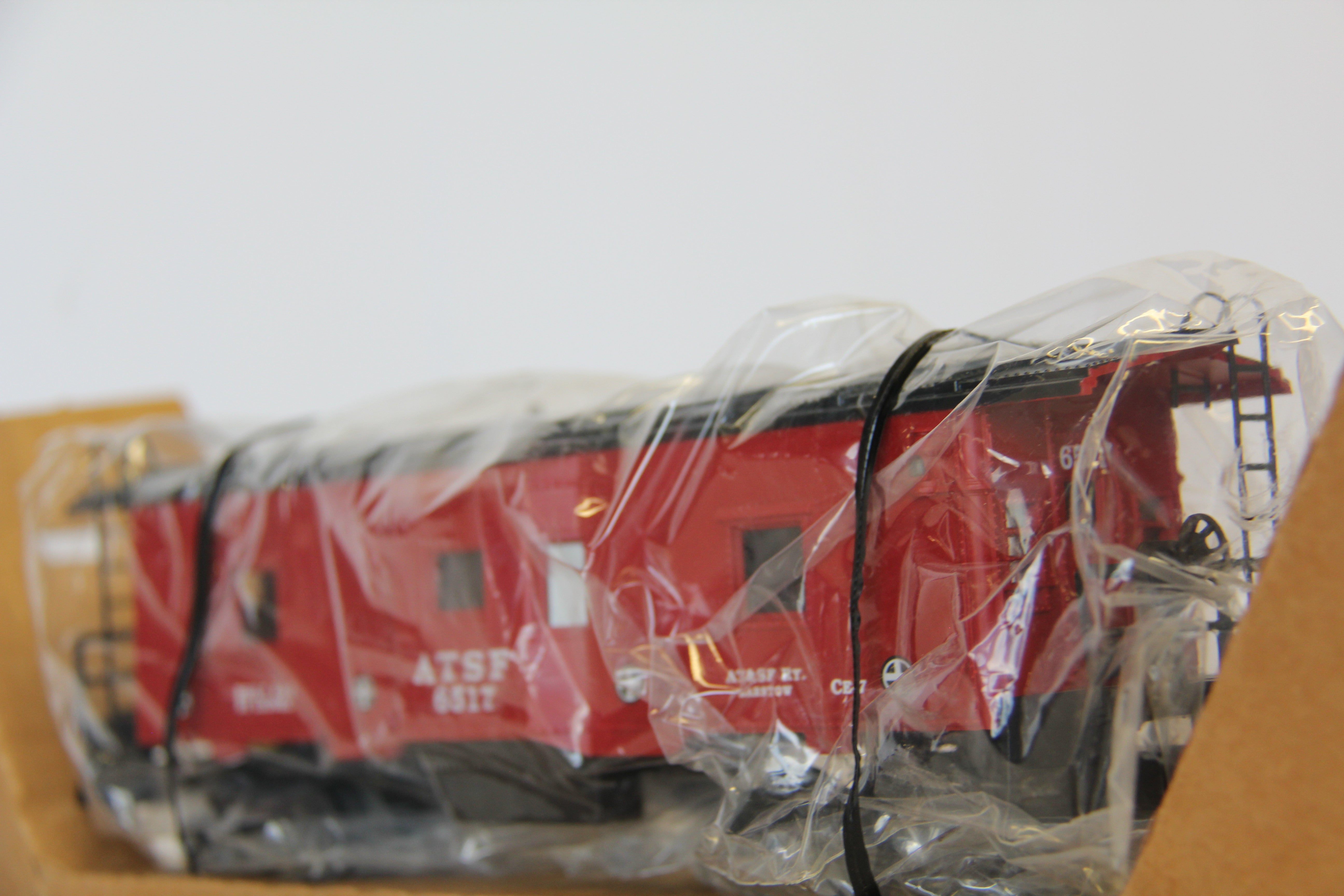 Lionel 6-19732 -6517 AT&SF Bay Window Caboose-Second hand-M7071