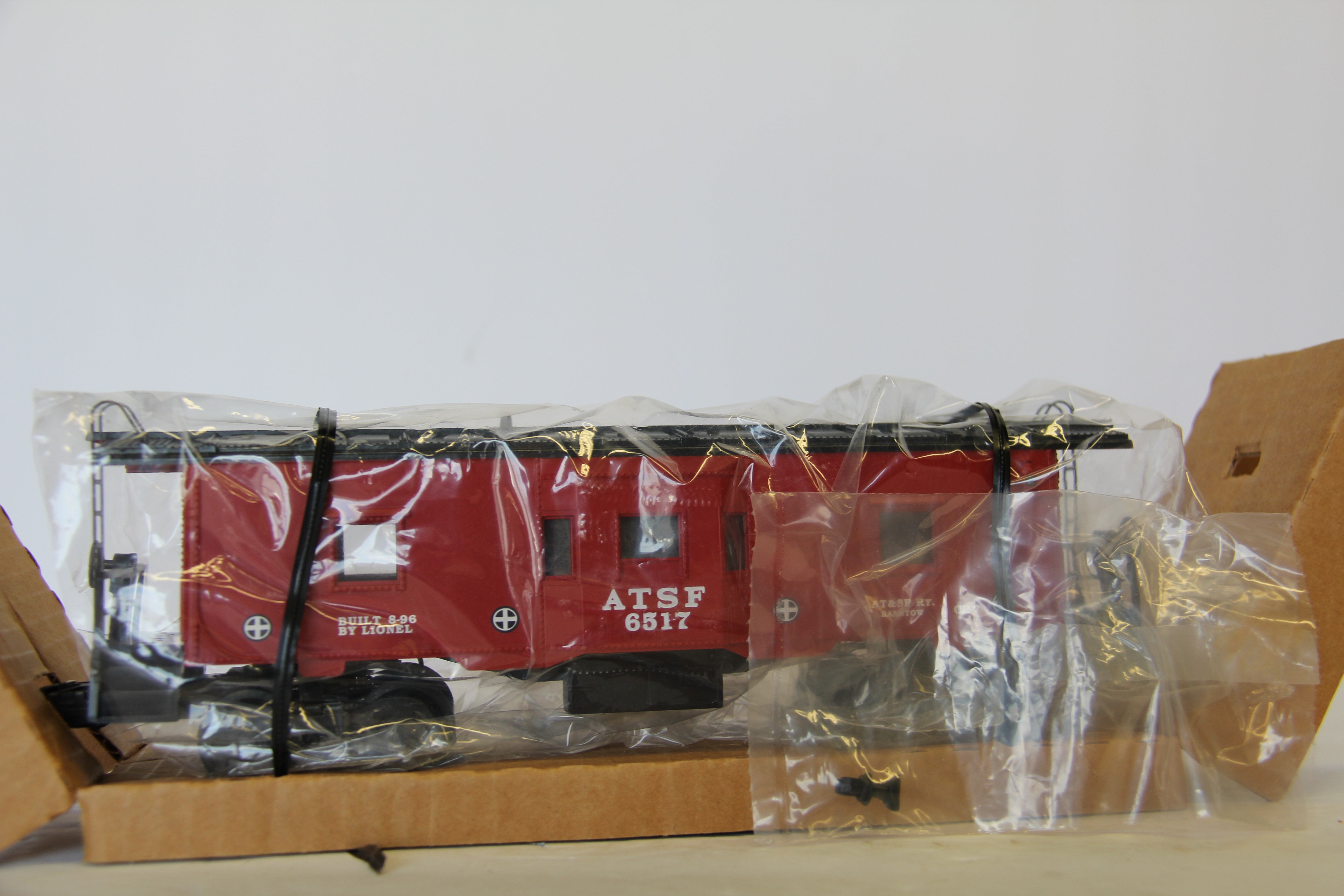 Lionel 6-19732 -6517 AT&SF Bay Window Caboose-Second hand-M7071