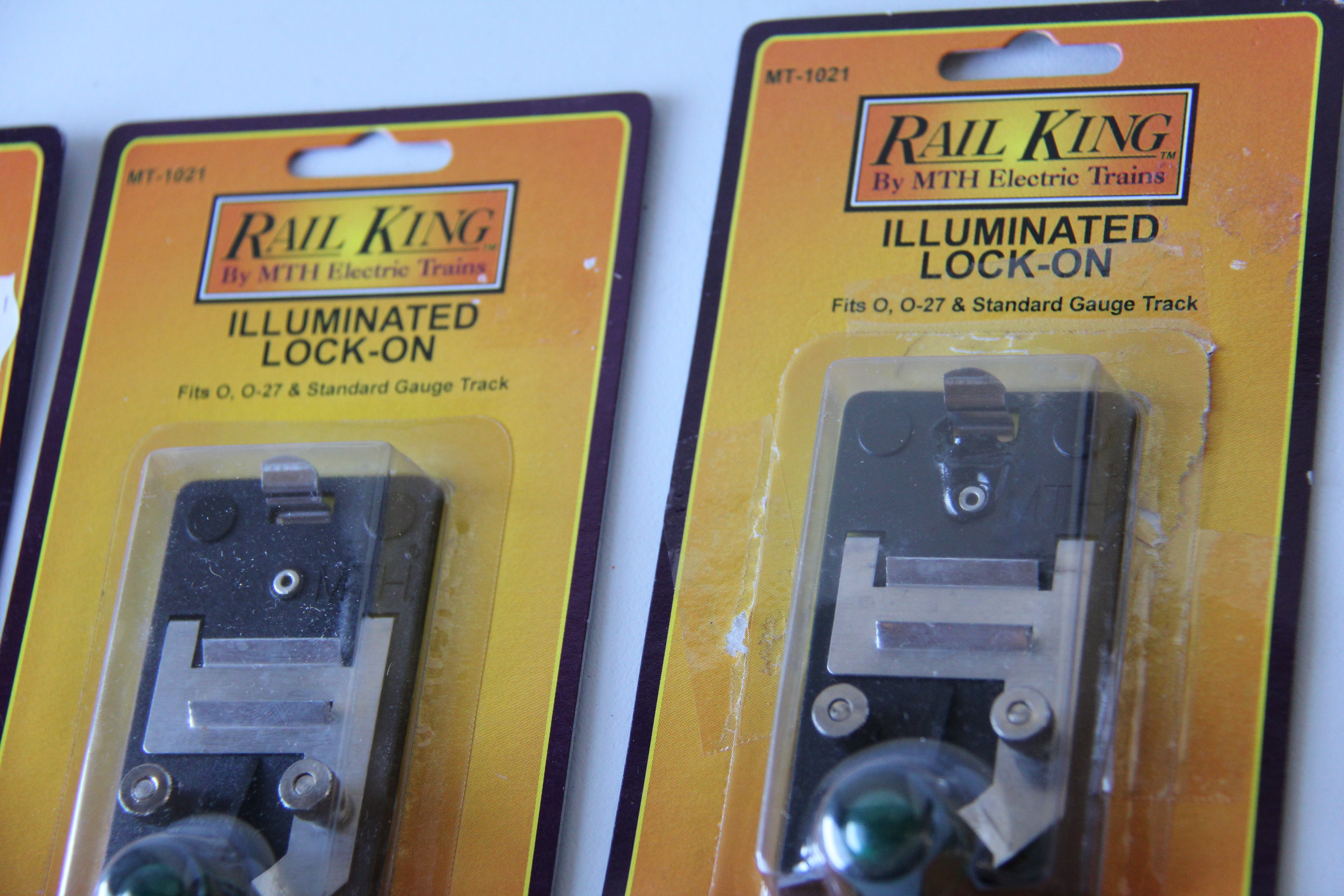 Rail King MT-1021 Illuminated Lock on 4 Pack-Second hand-M2700