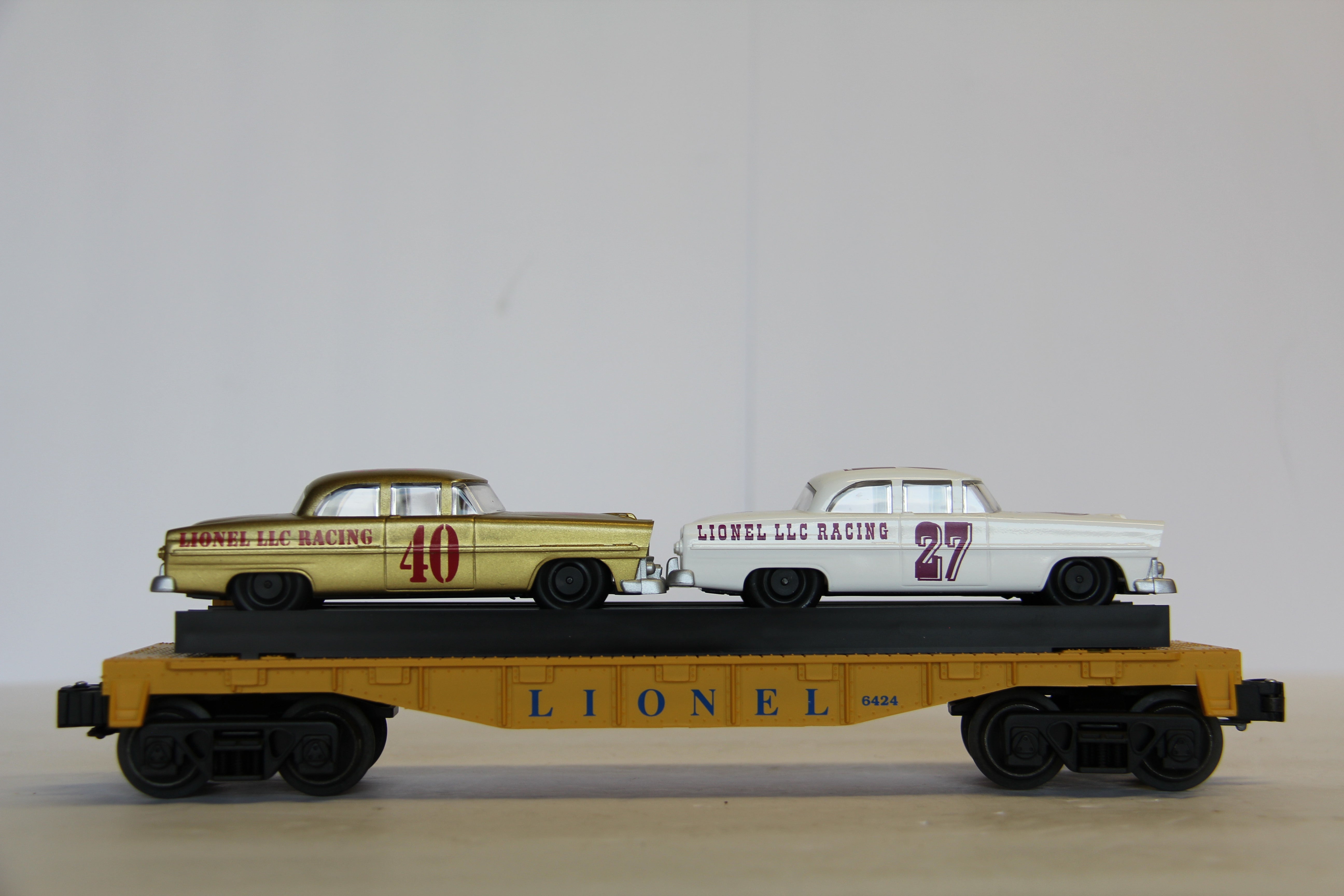 Lionel 6-19423 -6424 Lionel Circle - L Racing Flatcar with Stock Cars-Second hand-M7075
