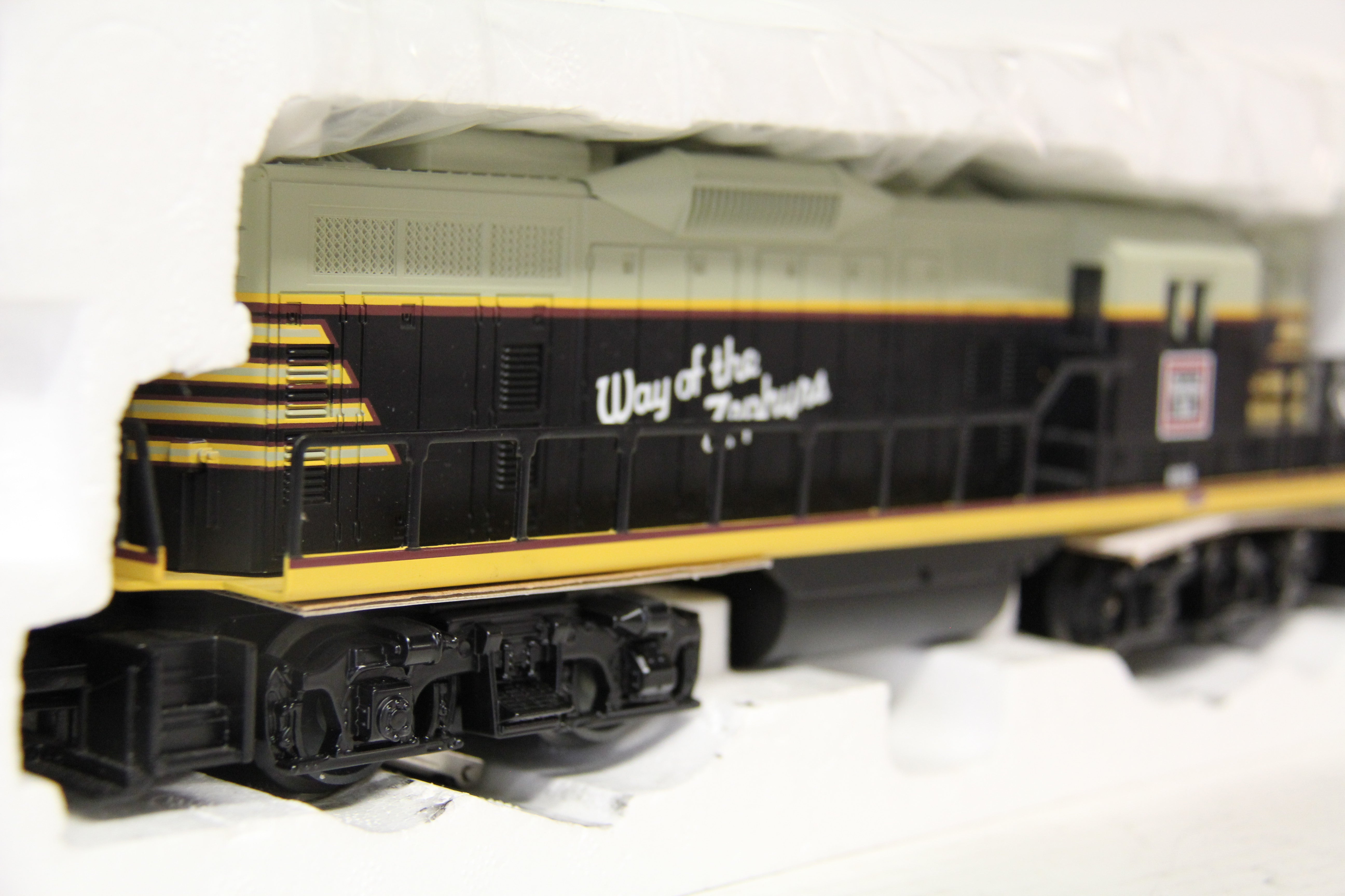 Williams by Bachmann #21506 Burlington Route (Black/Gray) GP-9 Dummy Locomotive-Second hand-M5769