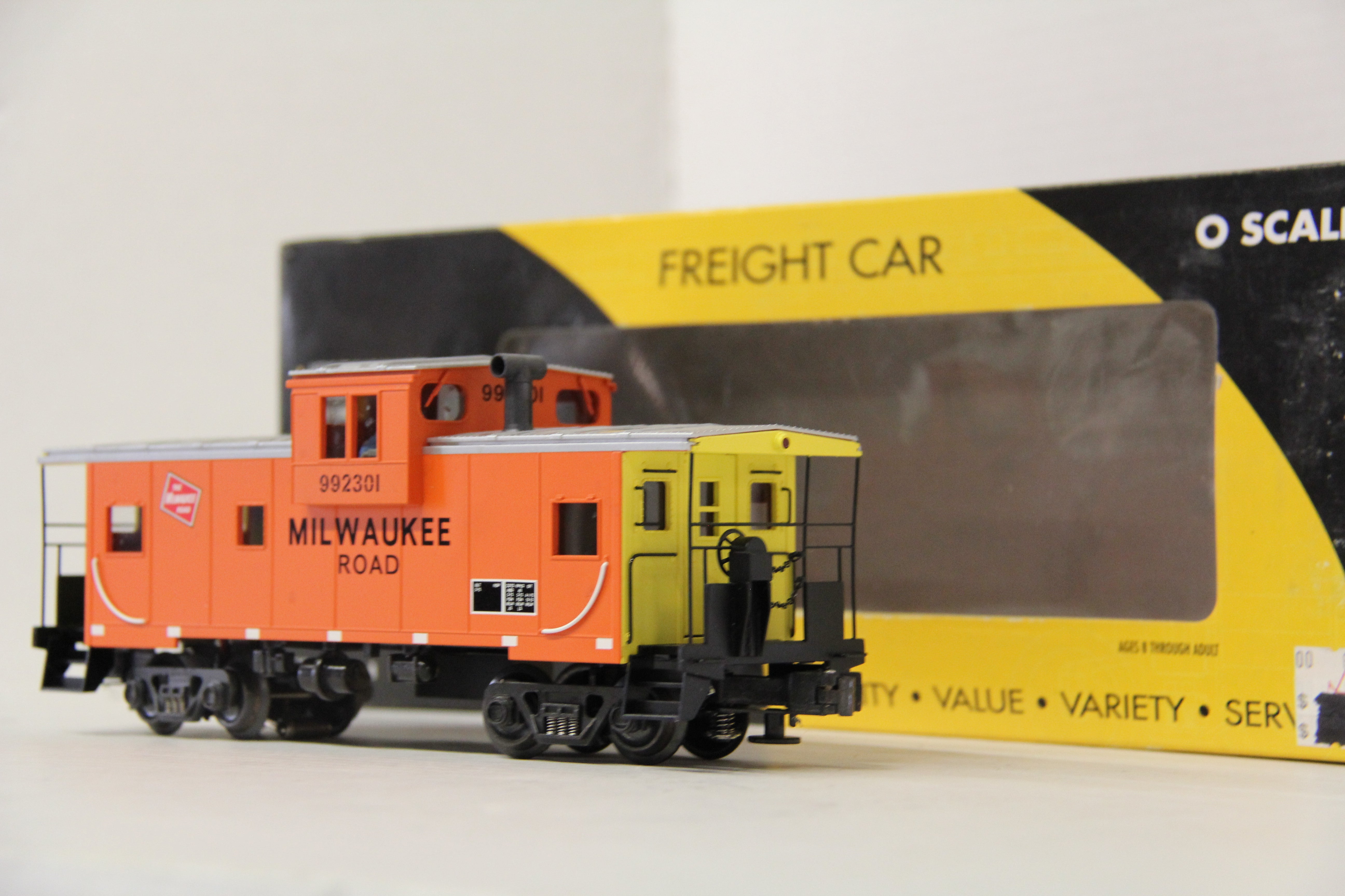 K-Line K618-1371 Milwaukee Road Modern Extended Vision Caboose-Second hand-M5771