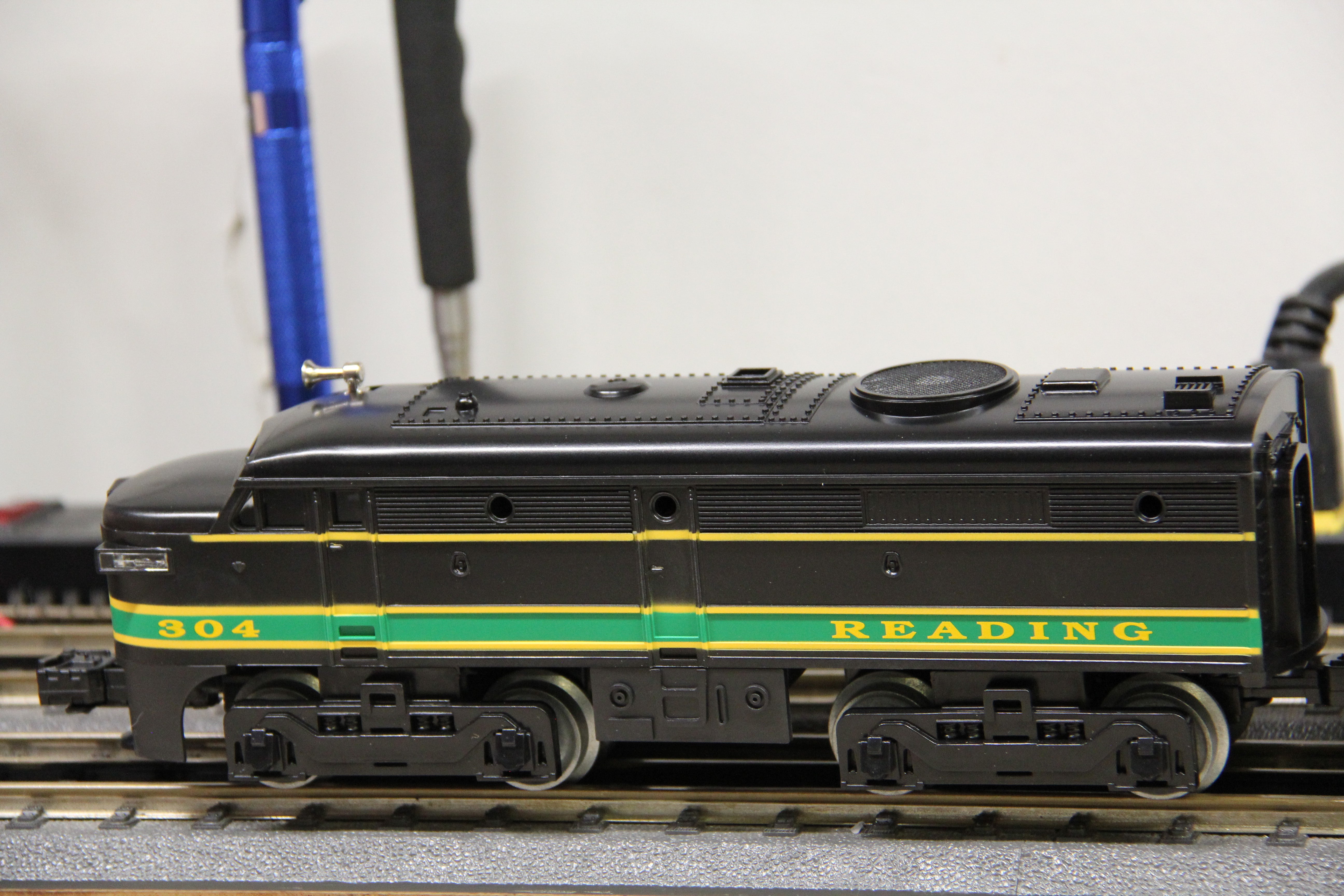 Lionel 6-18934 Reading FA 2 Alco AA Diesels w/ 6 Car Passenger Set-Second hand-M7048