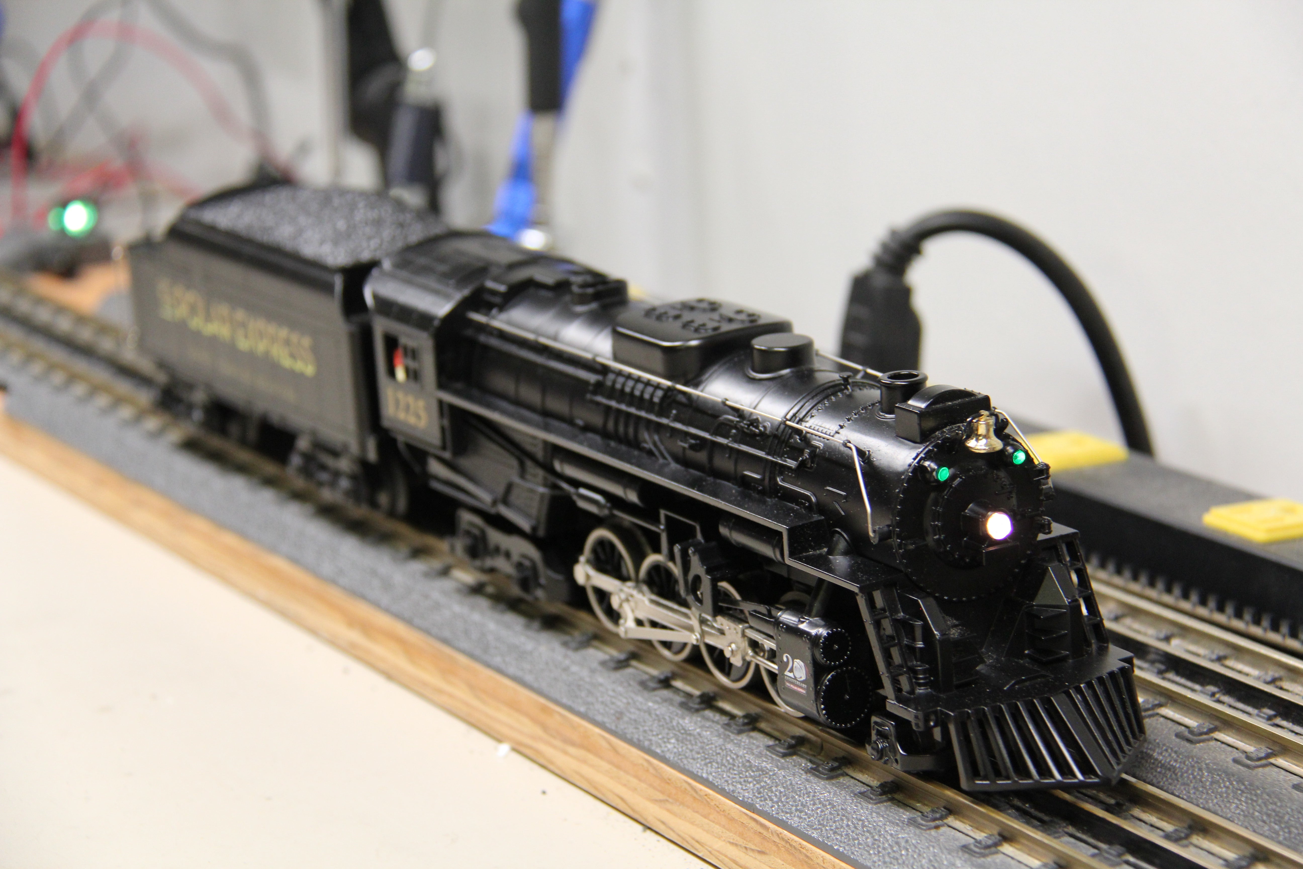 Lionel 2432050 The Polar Express 20th Anniversary LionChief+ 2.0 Berkshire #1225-Second hand-M7057