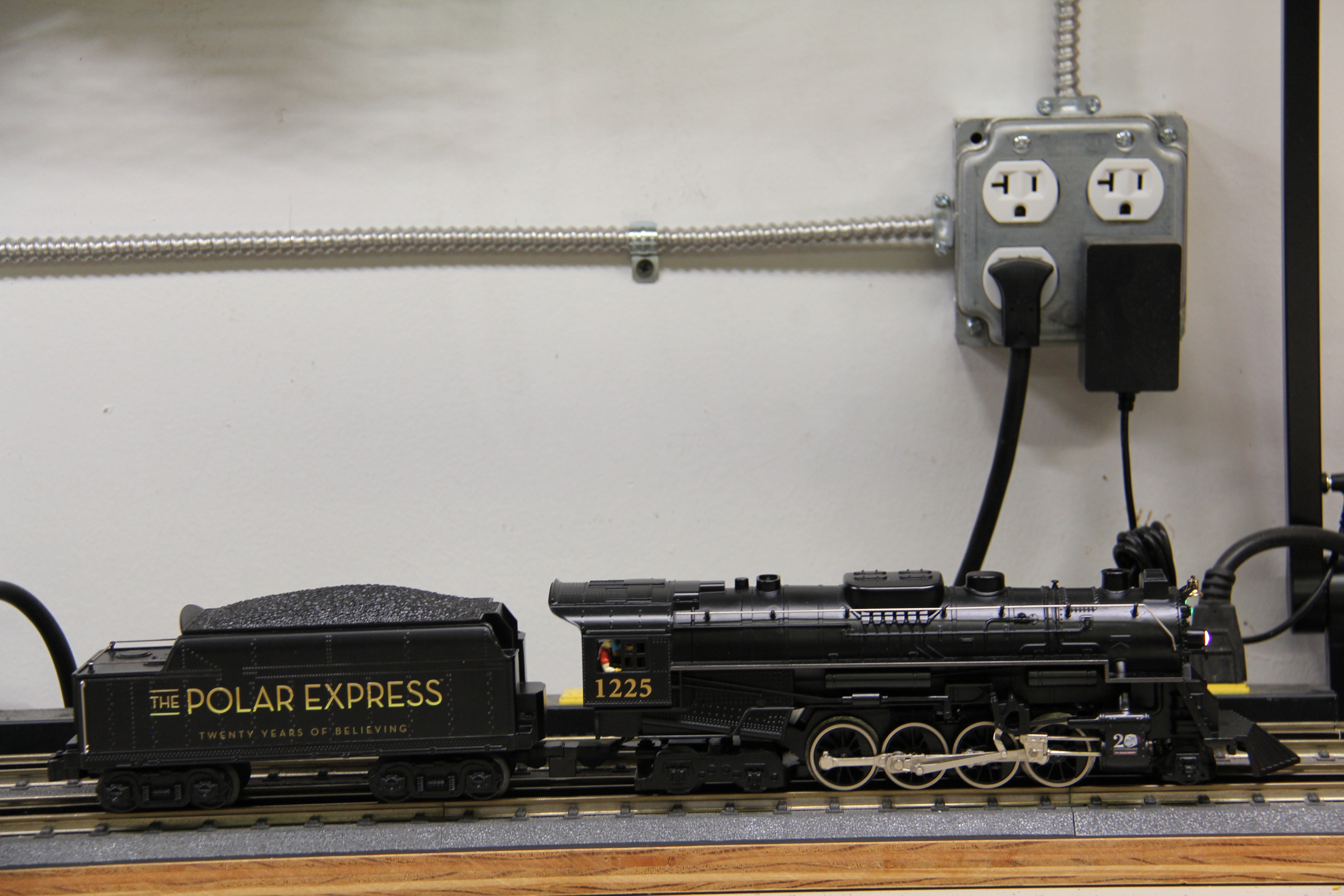 Lionel 2432050 The Polar Express 20th Anniversary LionChief+ 2.0 Berkshire #1225-Second hand-M7057