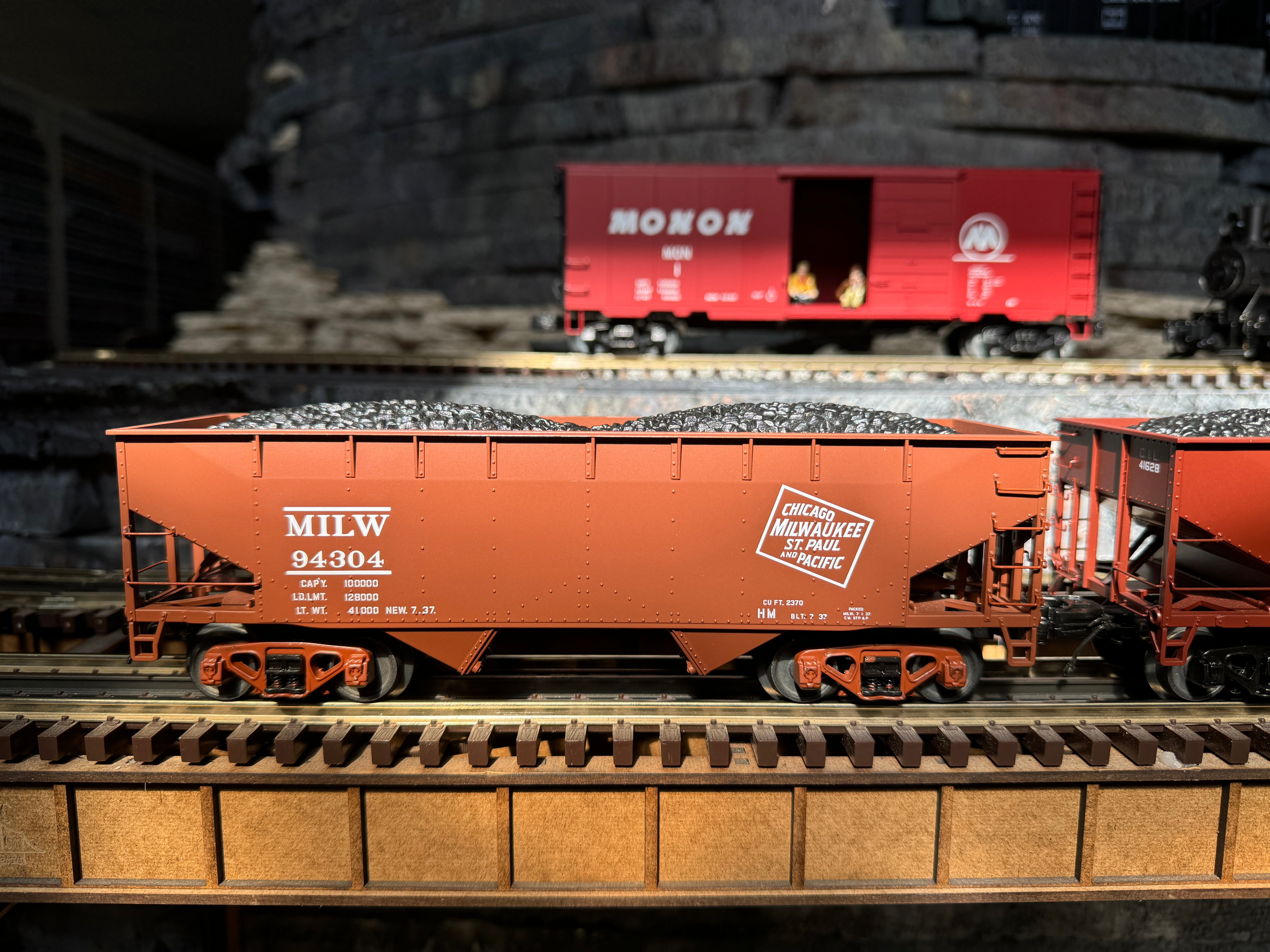 Atlas O 3001393 - Premier - 2-Bay Offset Hopper Car "Milwaukee Road"