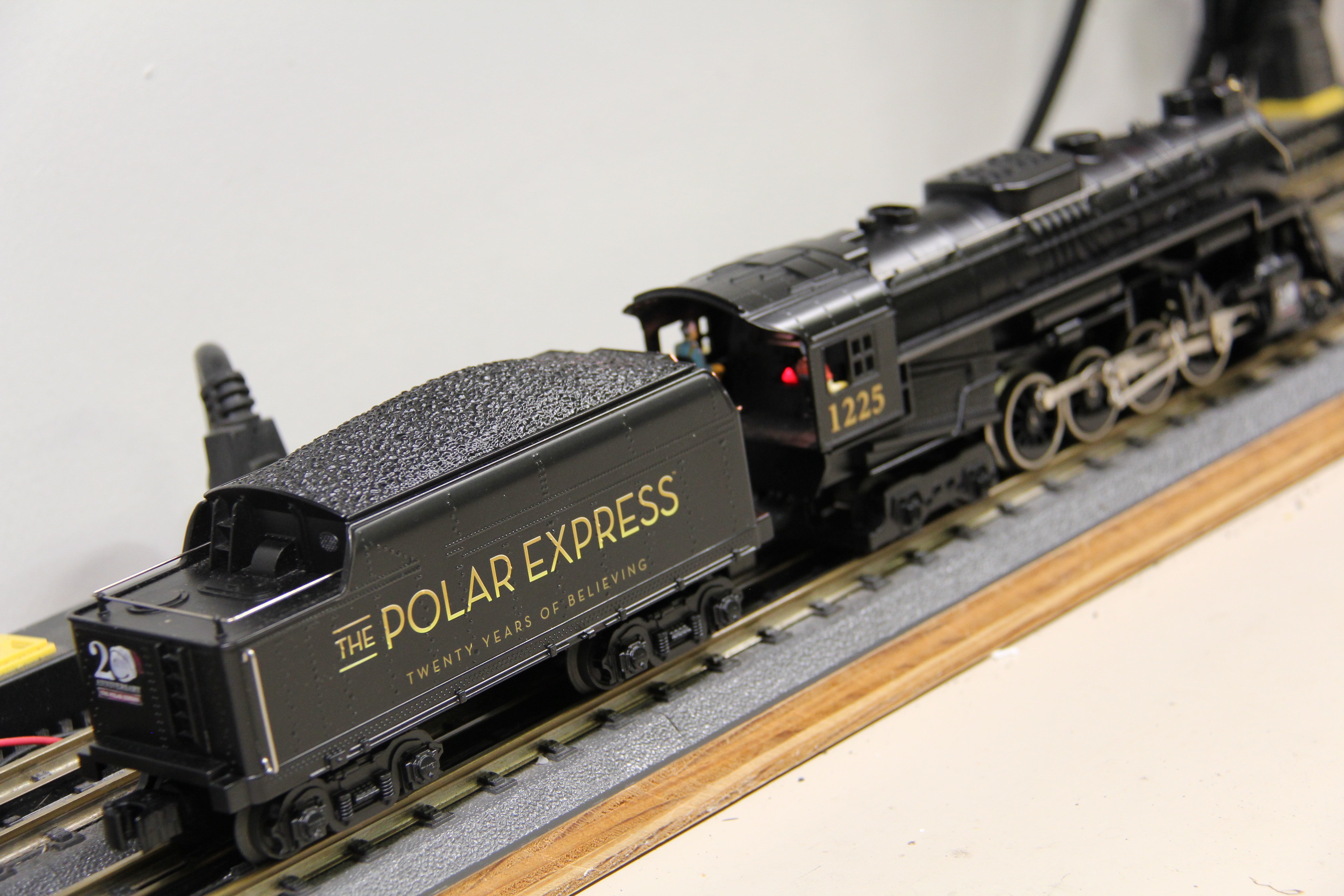 Lionel 2432050 The Polar Express 20th Anniversary LionChief+ 2.0 Berkshire #1225-Second hand-M7057