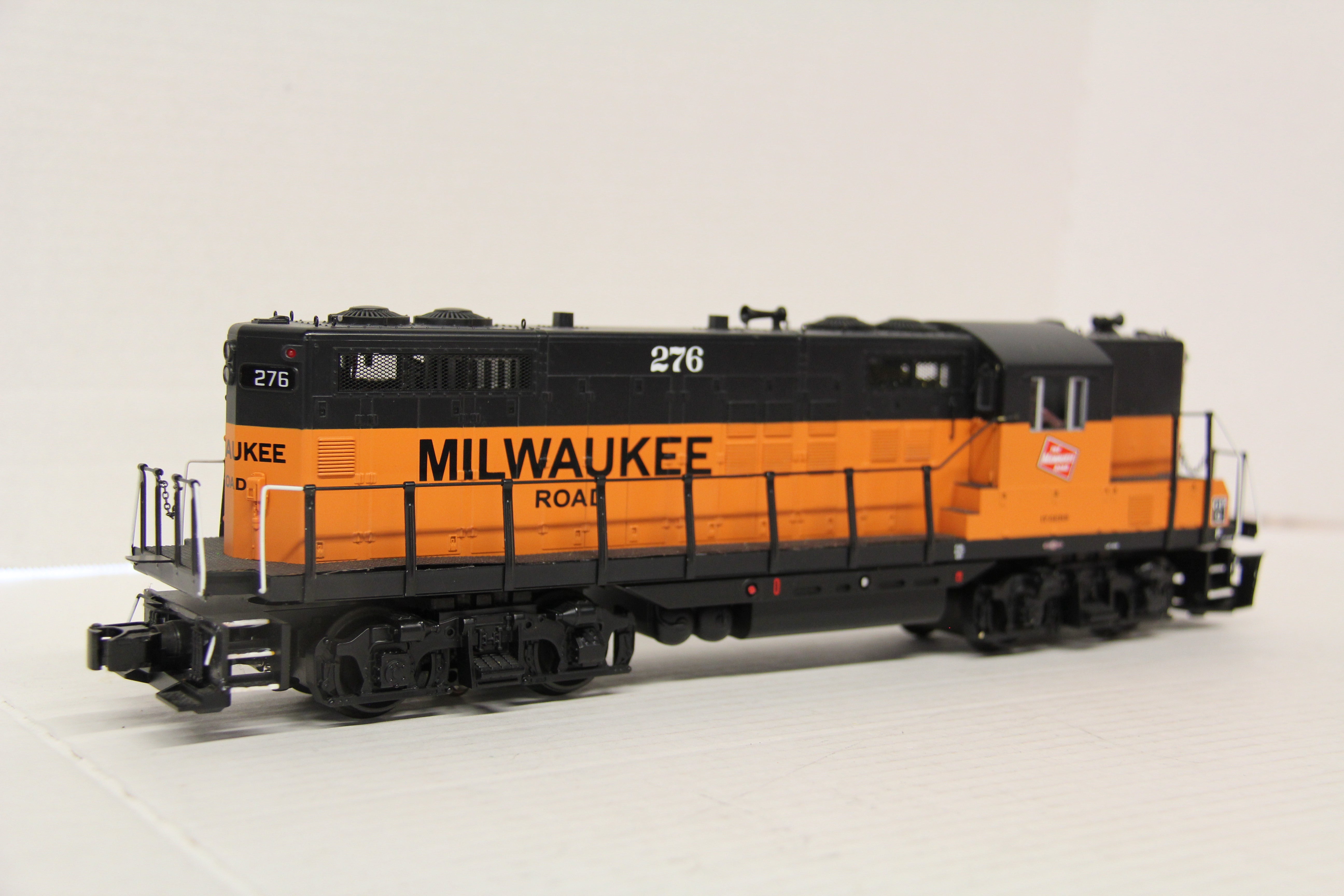 MTH Milwaukee Road GP-9 Diesel #276 -Second hand-M5784