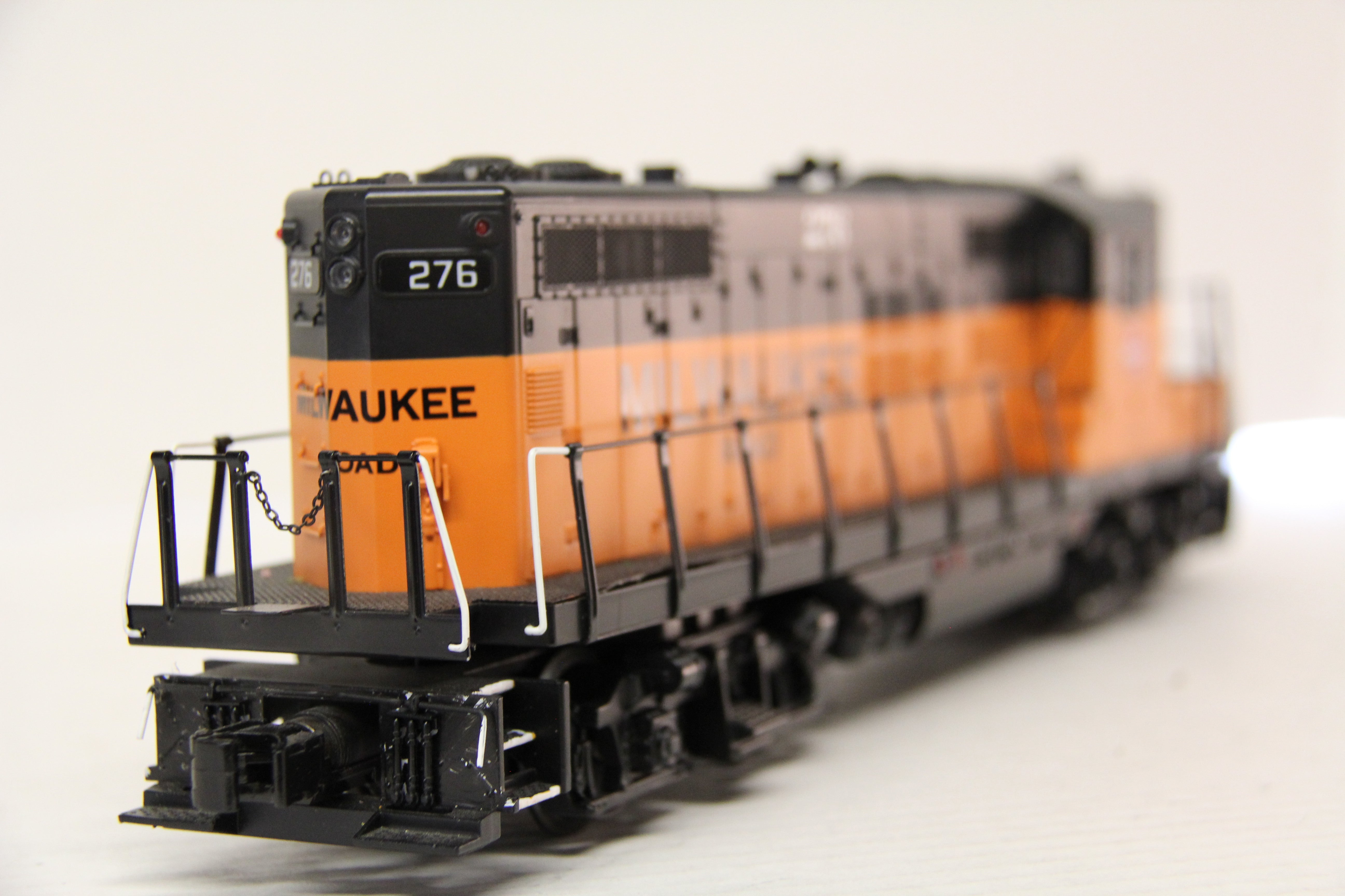 MTH Milwaukee Road GP-9 Diesel #276 -Second hand-M5784