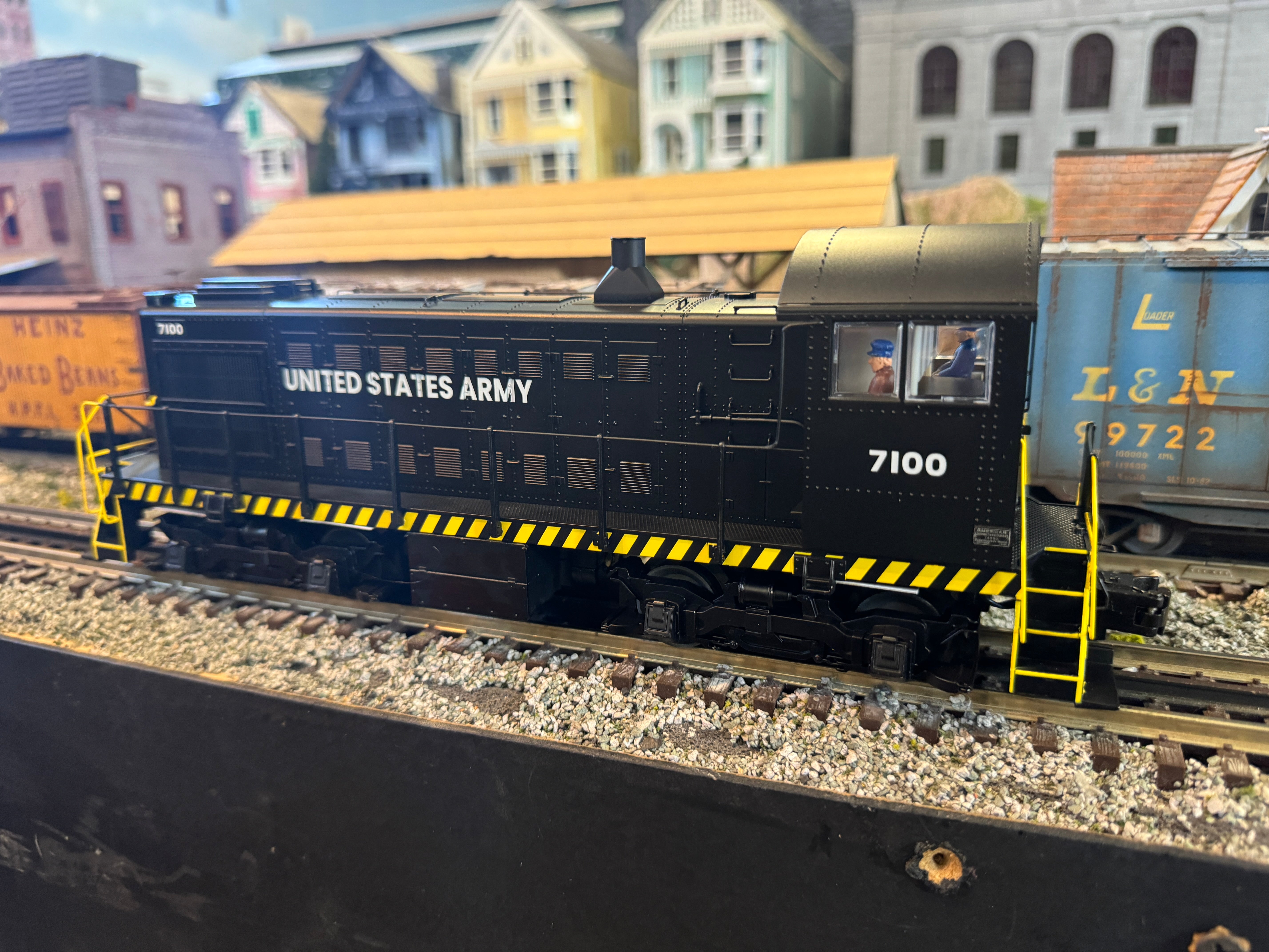 Lionel 2433350 - Legacy ALCo S2 Diesel Locomotive "U.S. Army" #7100