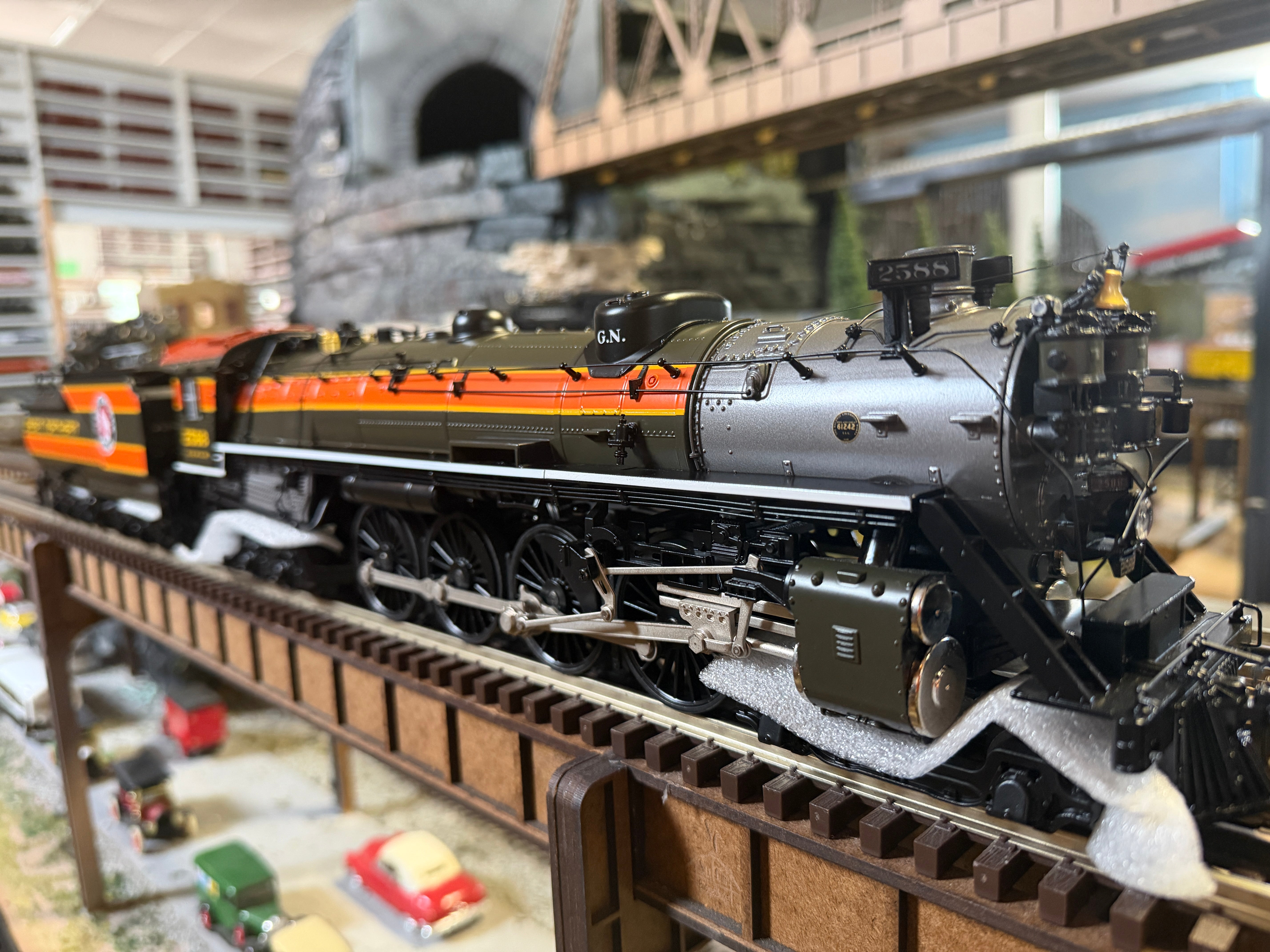 MTH 20-30126-1 - Premier - 4-8-4 Steam Locomotive "Great Northern" #2588 w/ PS3