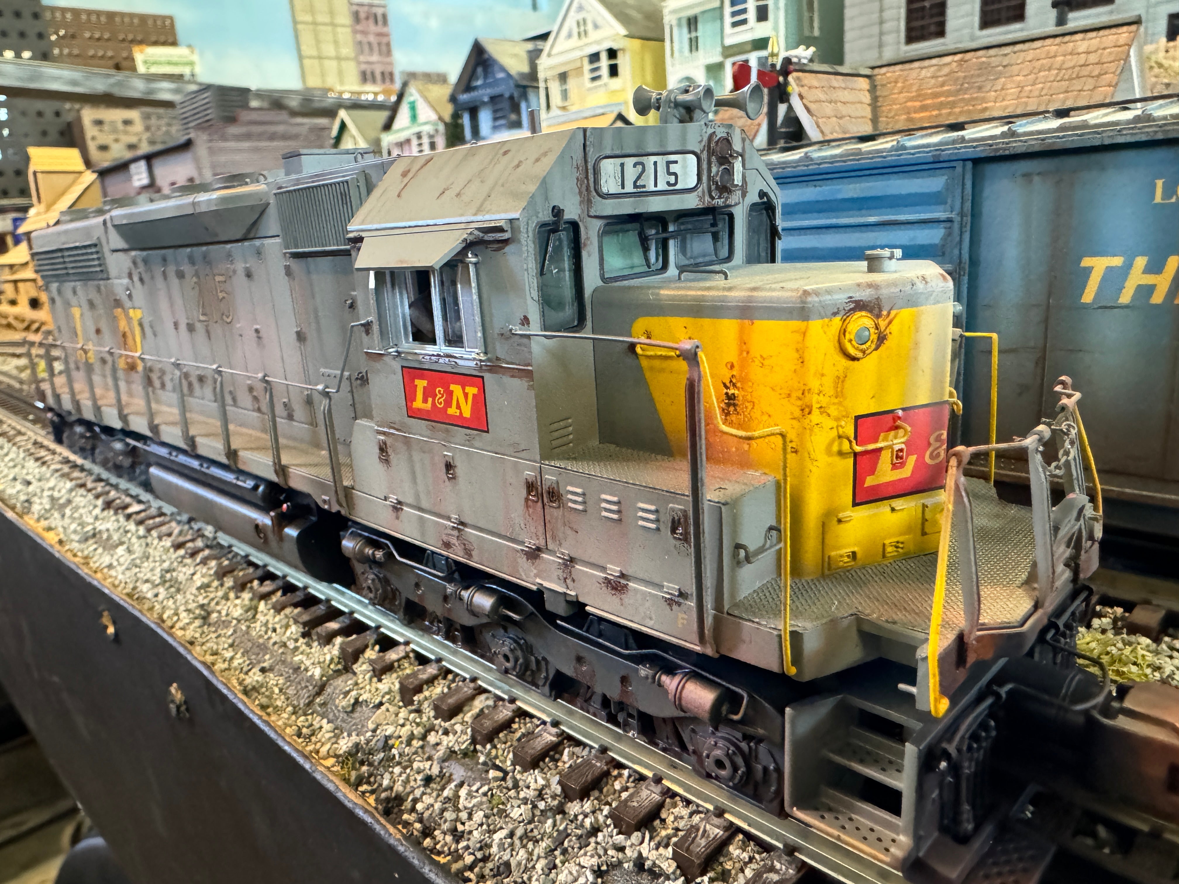 MTH 20-21763-1HW - SD-35 Diesel Engine "Louisville & Nashville" #1215 w/ PS3 - Custom Run for MrMuffin'sTrains - Heavy Weathered by Harry Hieke