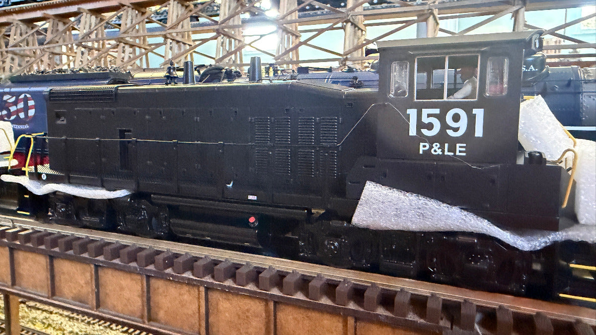 MTH 30-21379-1 - RailKing - MP15DC Diesel Engine "Pittsburgh & Lake Erie" #1591 w/ PS3