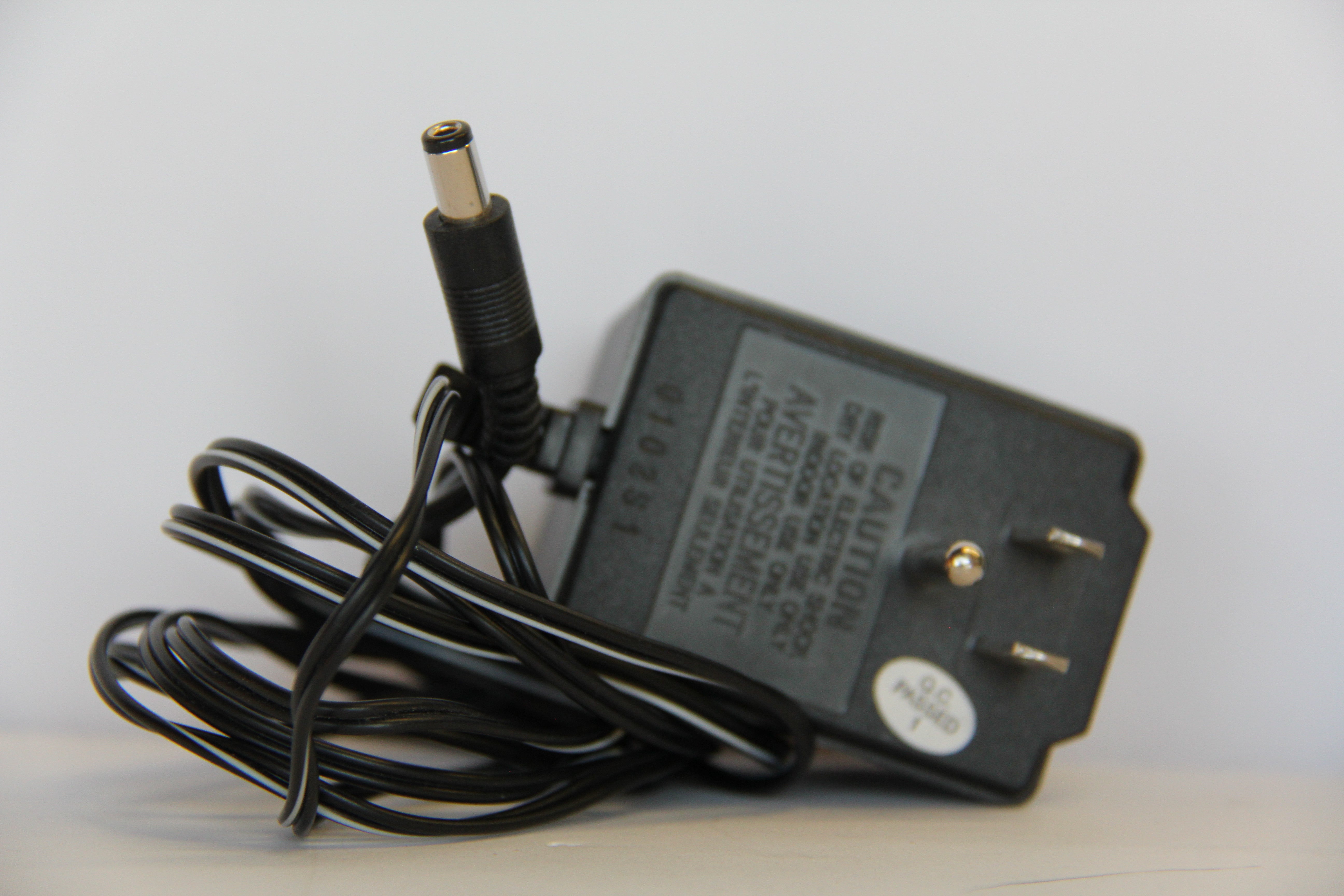 Lionel Trainmaster TMCC Command Base, Power Supply & CAB-1 Remote Controller-Second hand-M7088