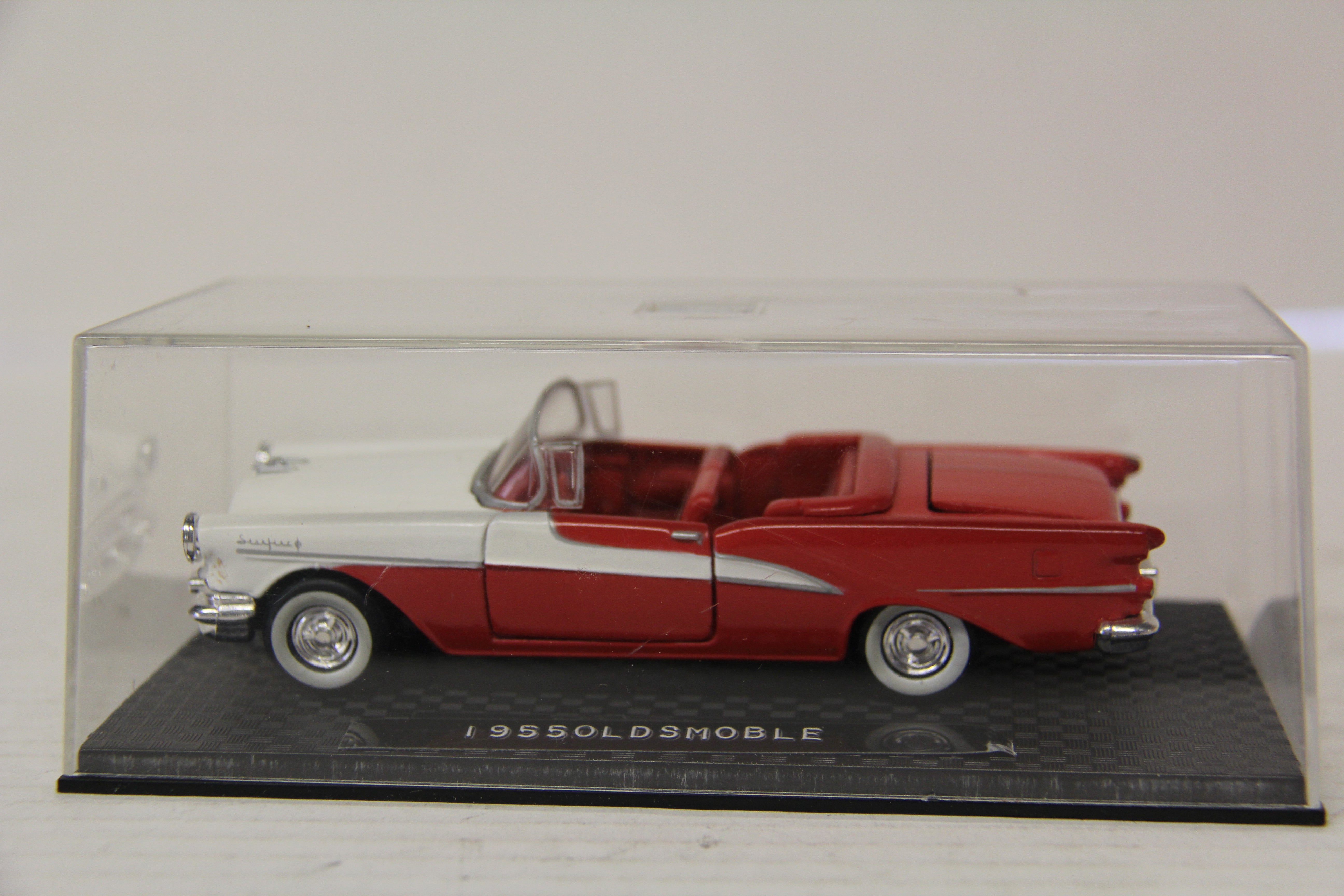 1998 Road Champs 1955 Oldsmobile 1:43 Scale Diecast-Second hand-M5809