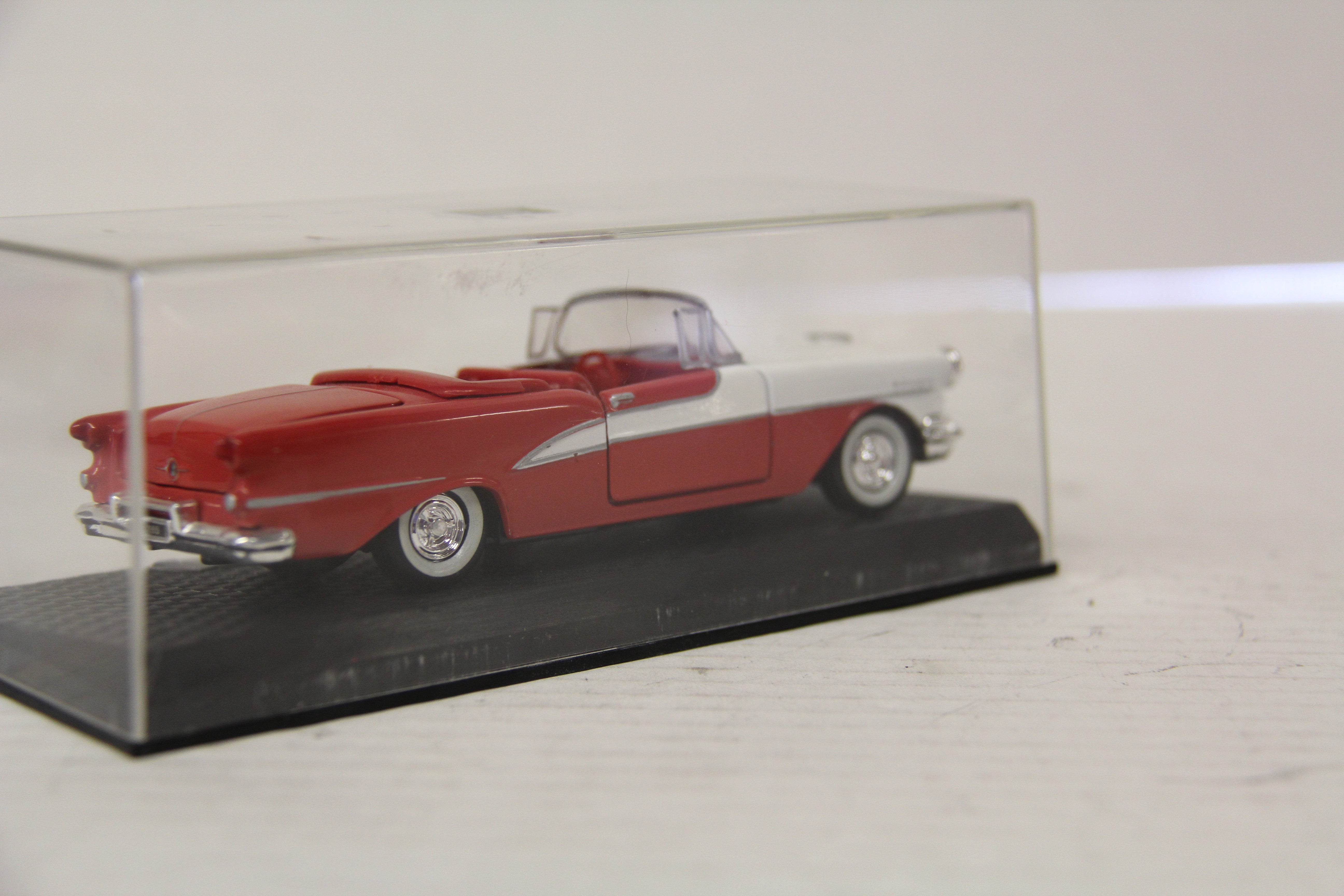 1998 Road Champs 1955 Oldsmobile 1:43 Scale Diecast-Second hand-M5809