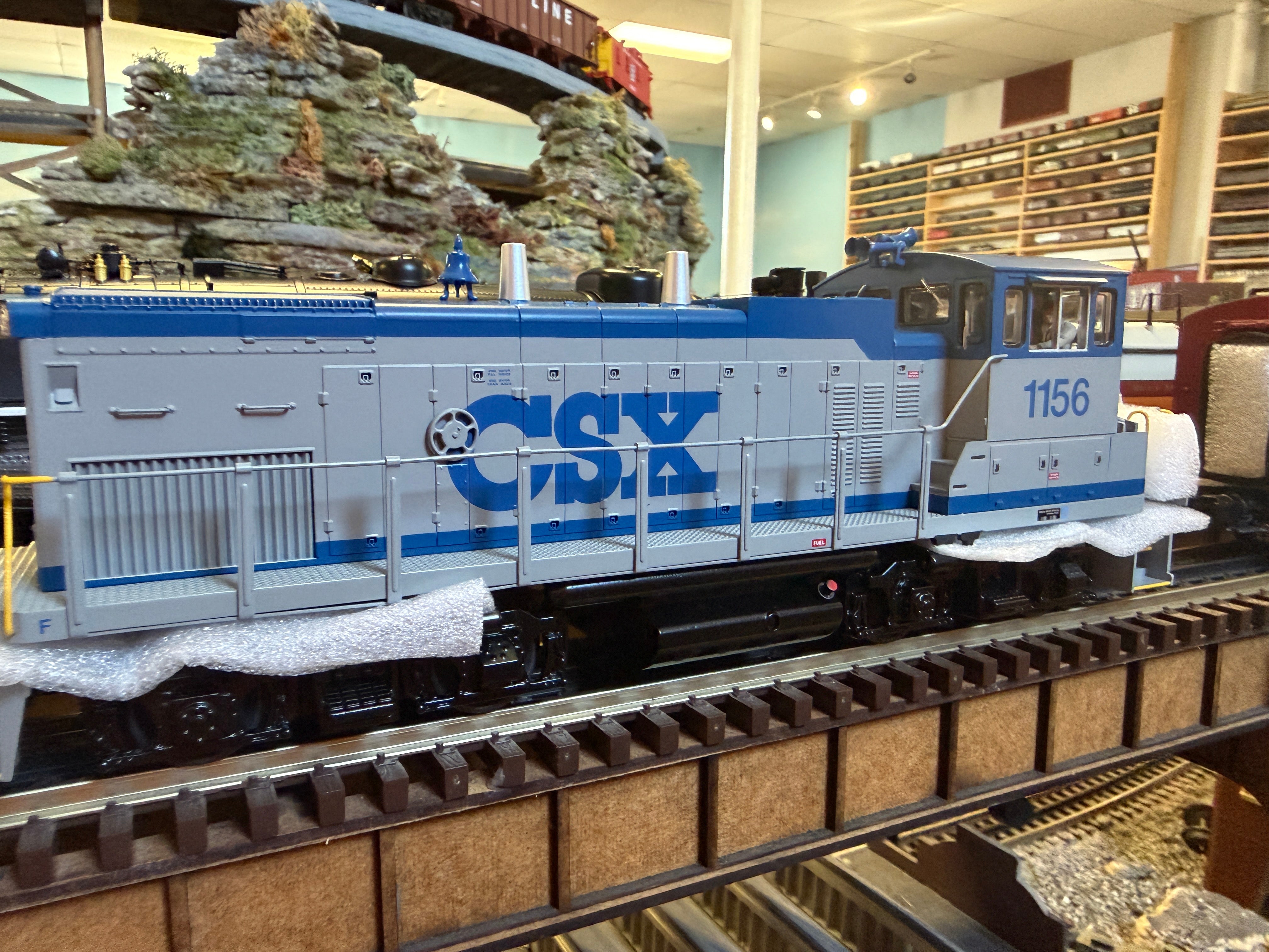 MTH 30-21384-1 - RailKing - MP15AC Diesel Engine "CSX" #1156 w/ PS3