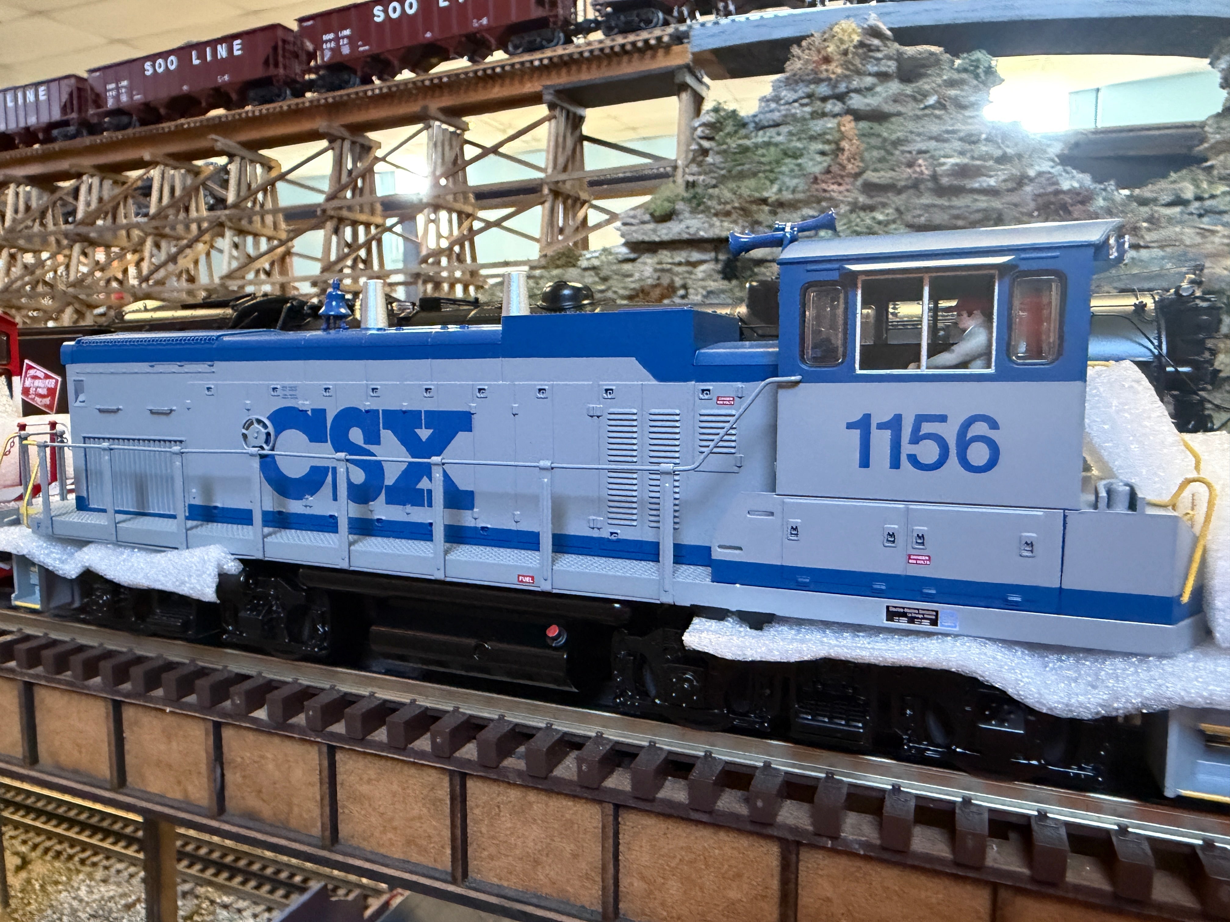 MTH 30-21384-1 - RailKing - MP15AC Diesel Engine "CSX" #1156 w/ PS3