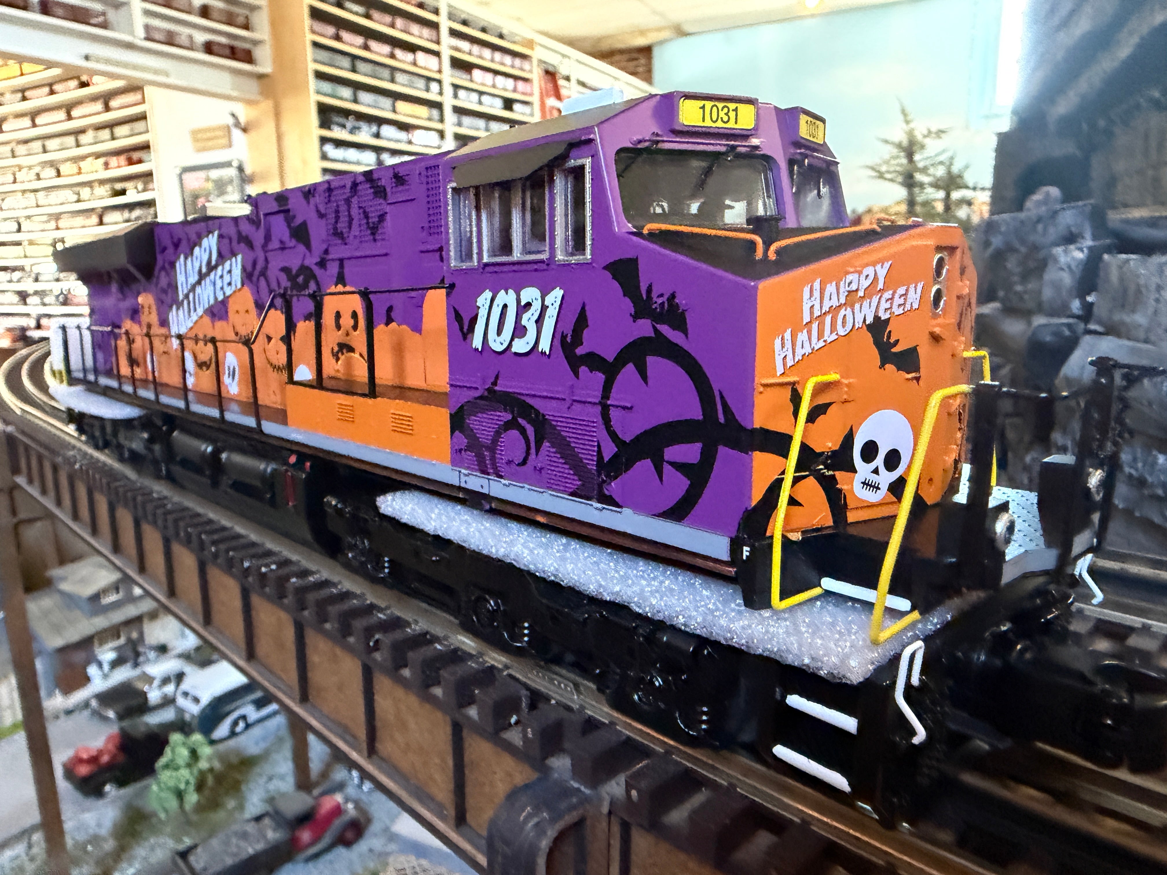 MTH 30-21385-1 - RailKing - ES44AC Imperial Diesel Engine "Halloween" #1031 w/ PS3