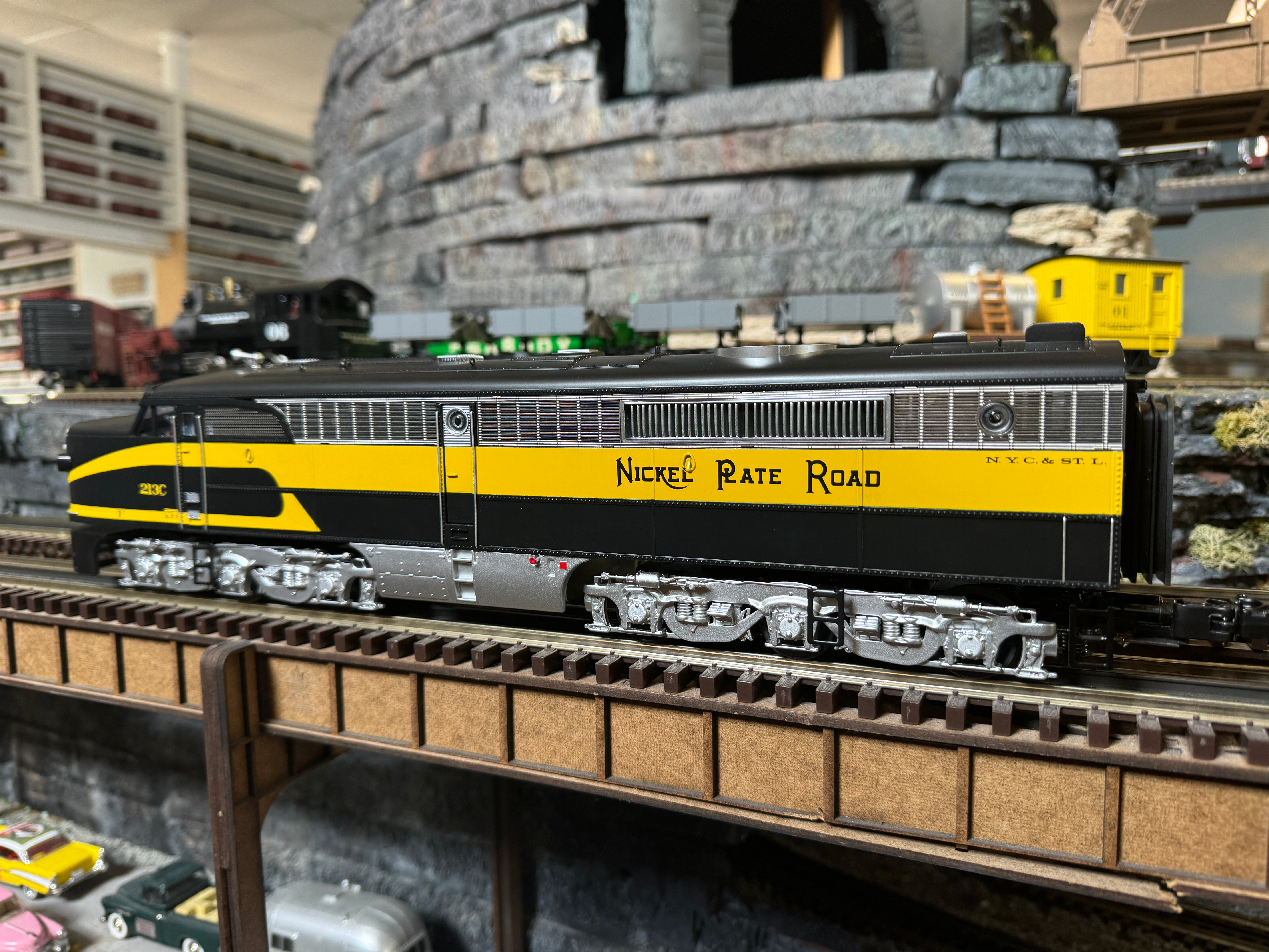 Bundle - MTH 20-21893-1 - Alco PA A Unit Diesel Locomotive "Nickel Plate Road" #213C w/ PS3 (Black & Gold) - Custom Run for MrMuffin'sTrains