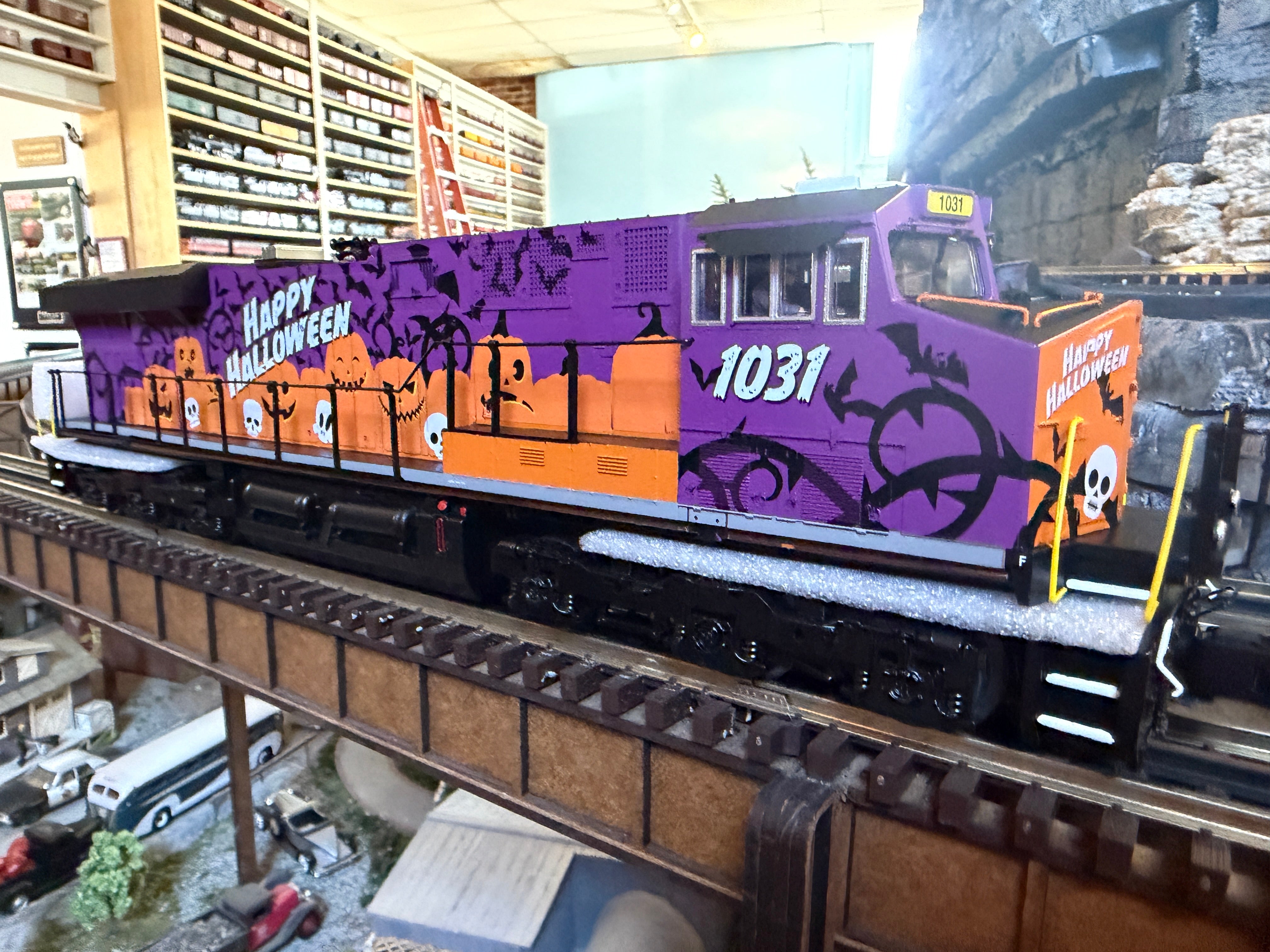 MTH 30-21385-1 - RailKing - ES44AC Imperial Diesel Engine "Halloween" #1031 w/ PS3