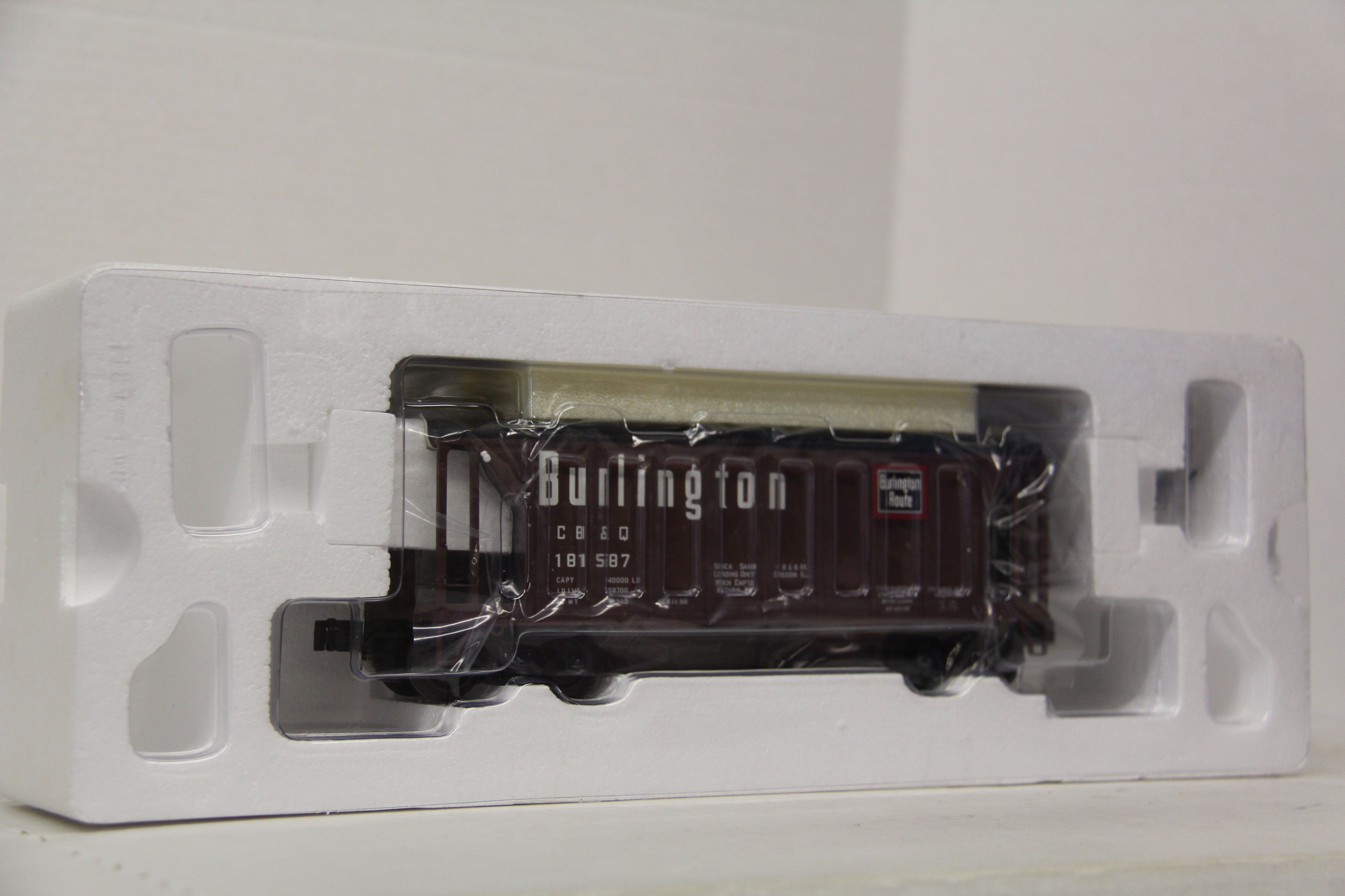 Atlas #8367-2 Burlington 70' Ton Hopper Car #181587-Second hand-M5817