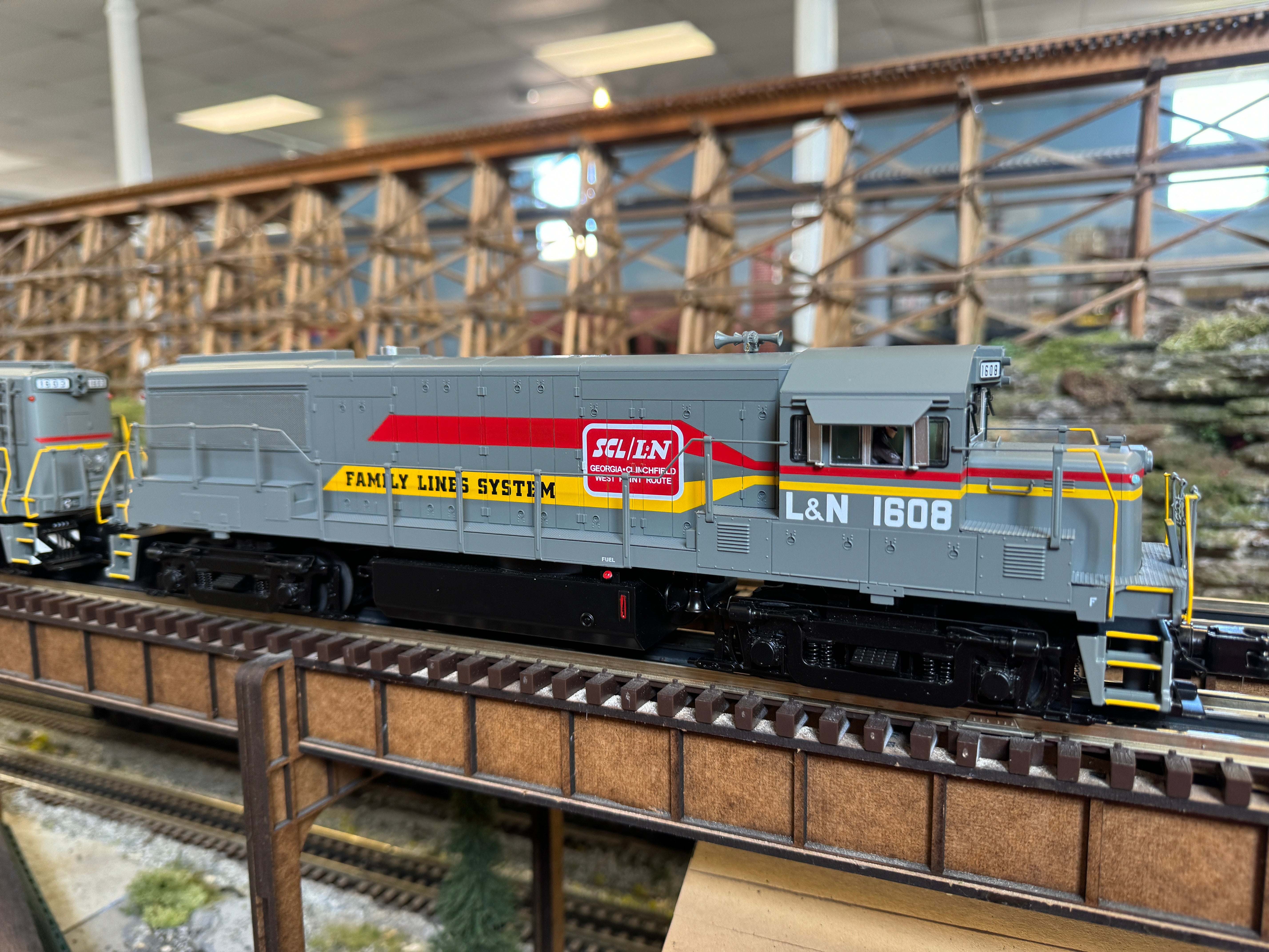 MTH 20-21849-1 - U25B Diesel Engine "Louisville & Nashville" #1608 w/ PS3