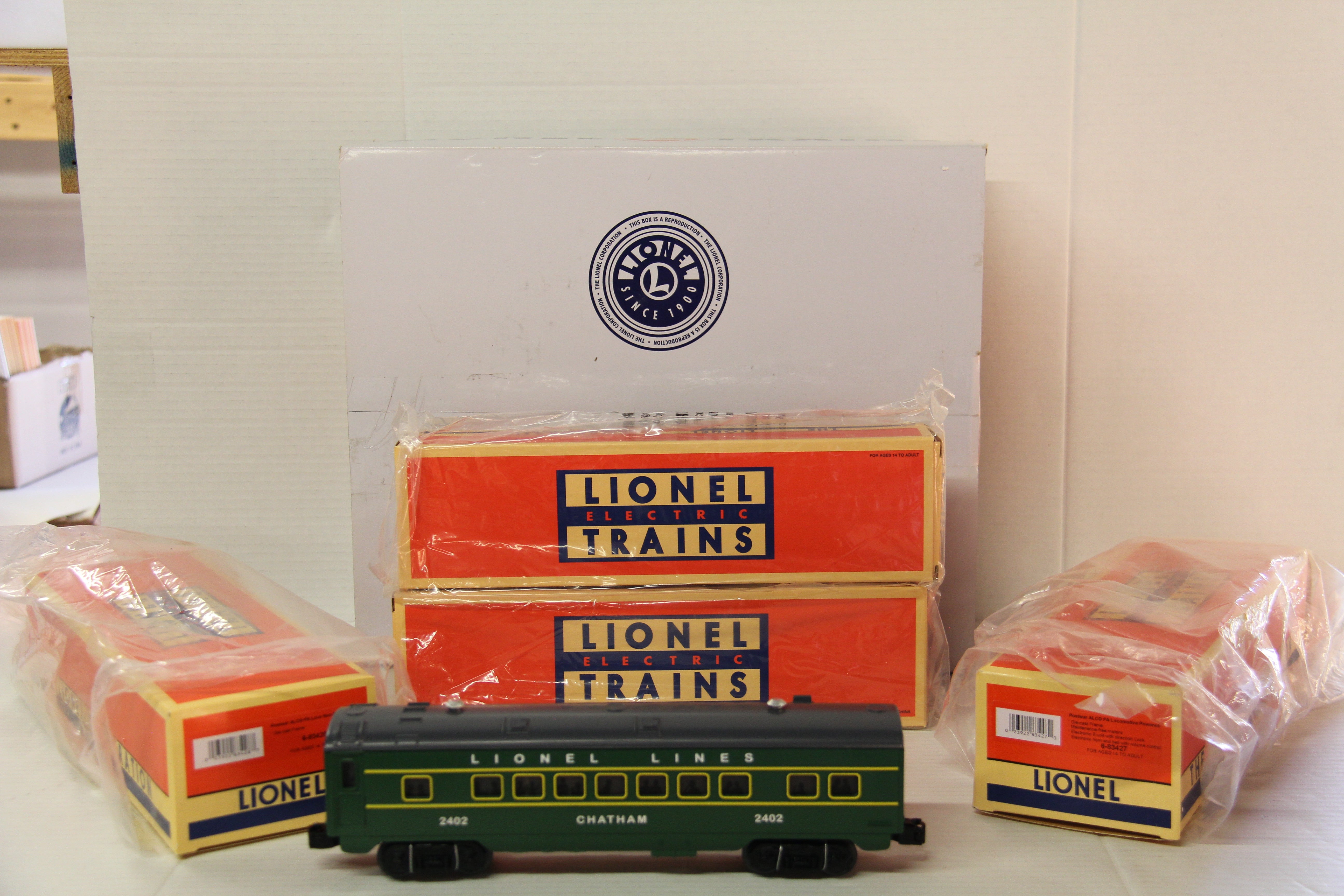 Lionel No. 2021 Green Passenger Set w/ 027 Lionel 6-83427-Post War ALCO FA Loco  w/ Horn With Magne-Traction-Second hand-M7095