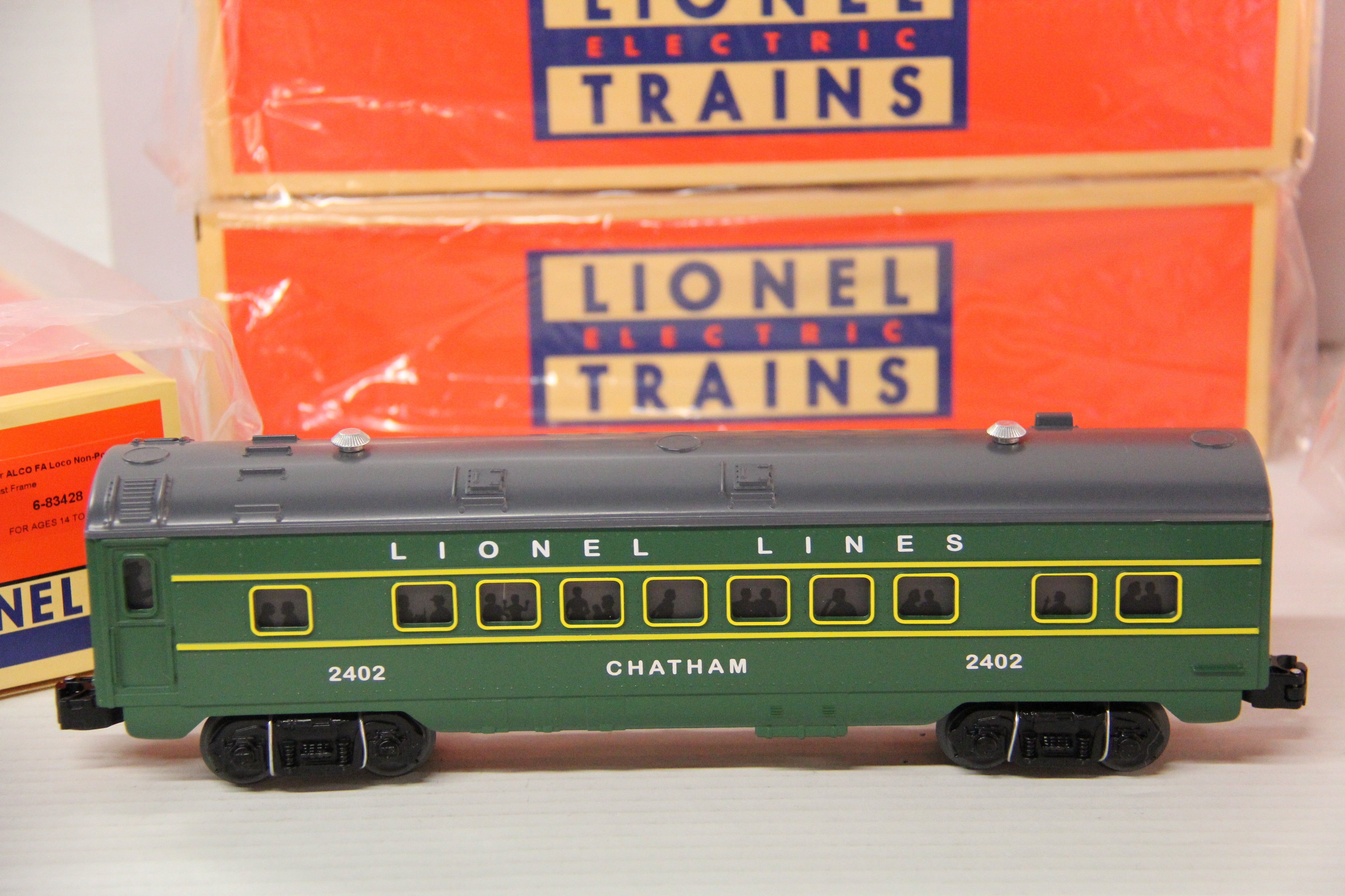 Lionel No. 2021 Green Passenger Set w/ 027 Lionel 6-83427-Post War ALCO FA Loco  w/ Horn With Magne-Traction-Second hand-M7095