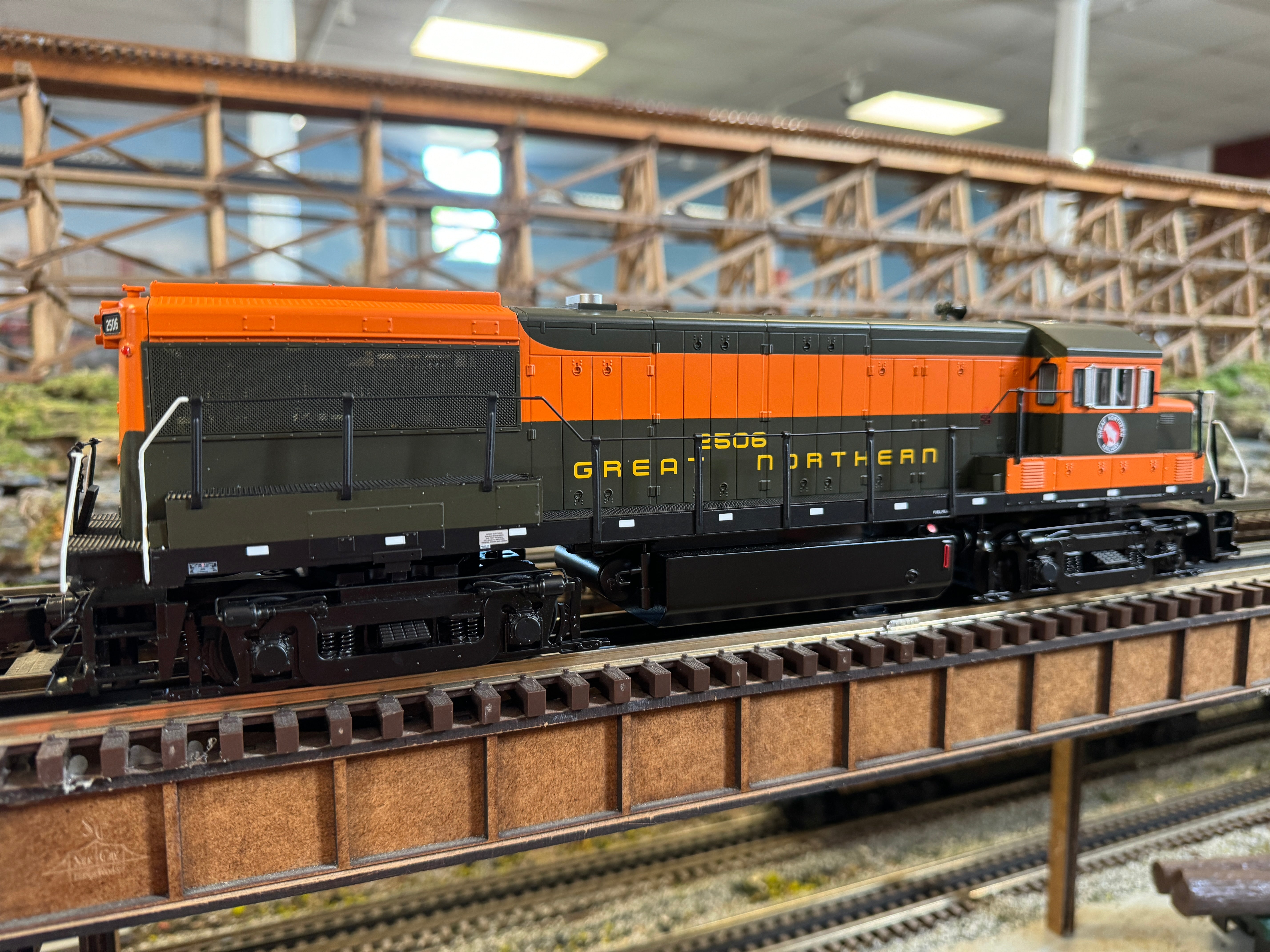 MTH 20-21842-1 - U25B Diesel Engine "Great Northern" #2506 w/ PS3