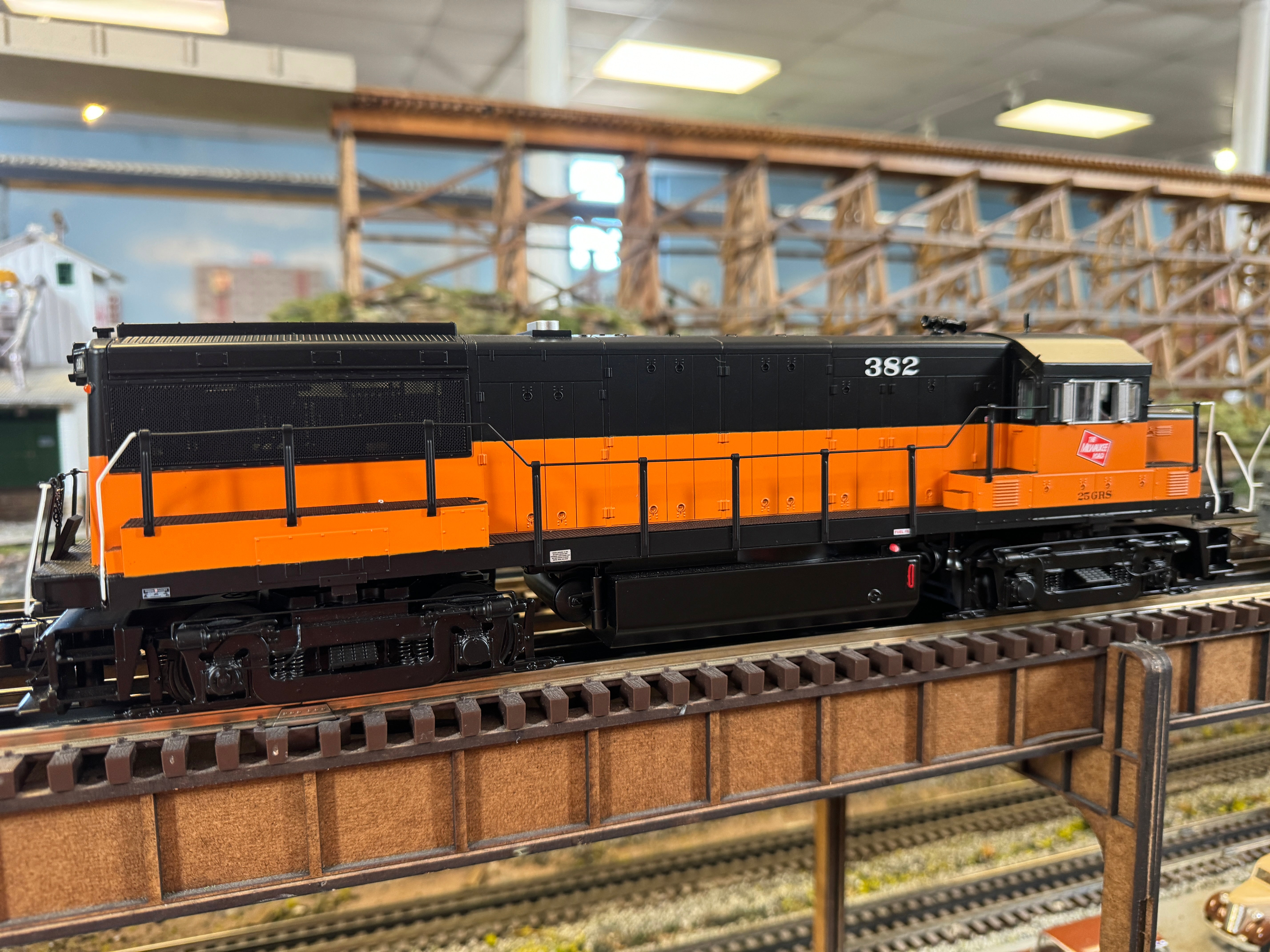 MTH 20-21857-1 - U25B Diesel Engine "Milwaukee Road" #382 w/ PS3 - Custom Run for MrMuffin'sTrains